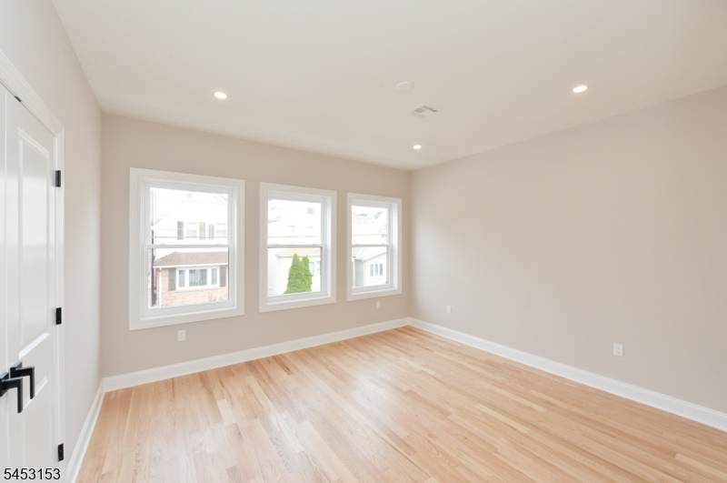 49 Center St, Clifton City, NJ 07011