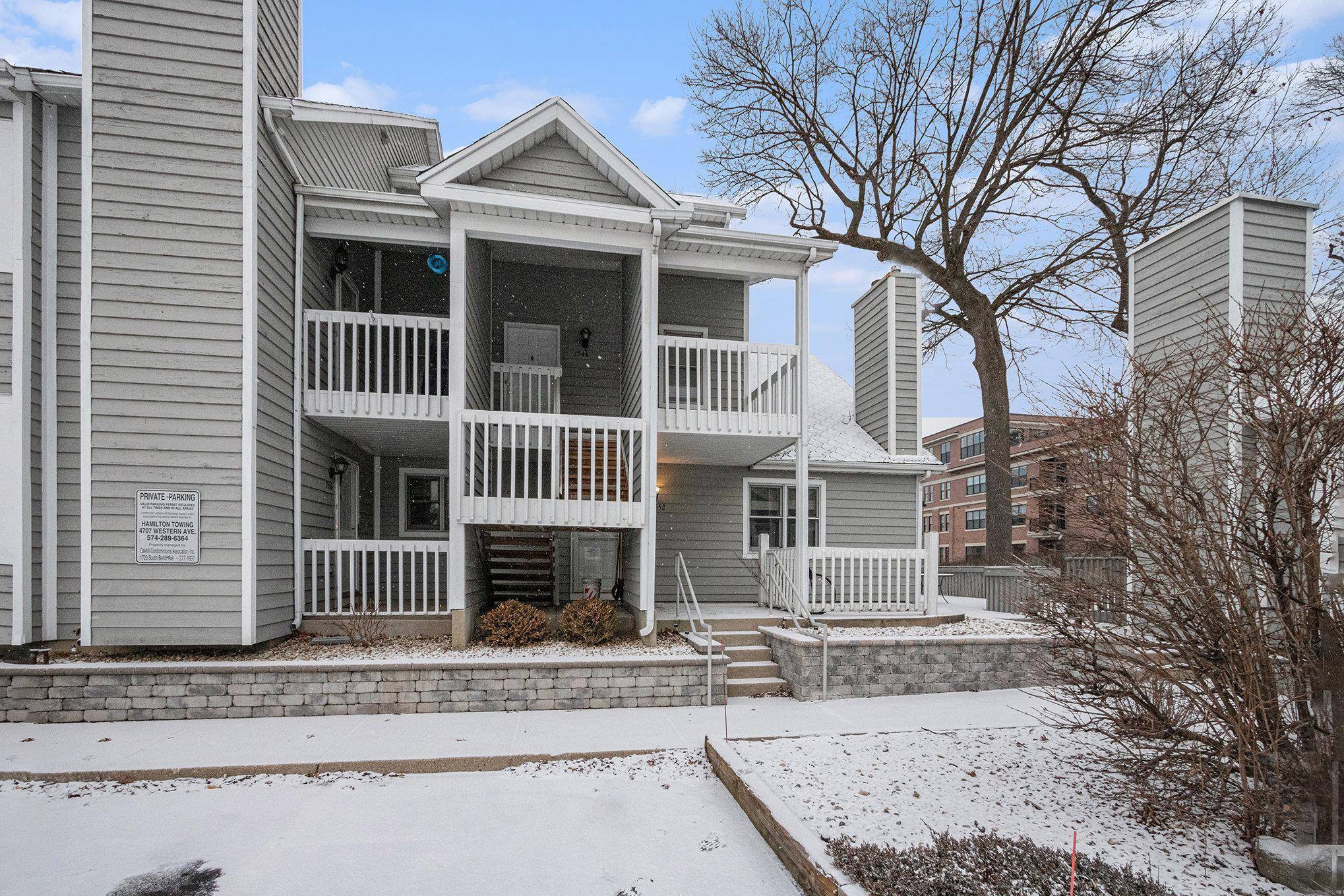1552 N Oak Hill DR, South Bend, IN 46637
