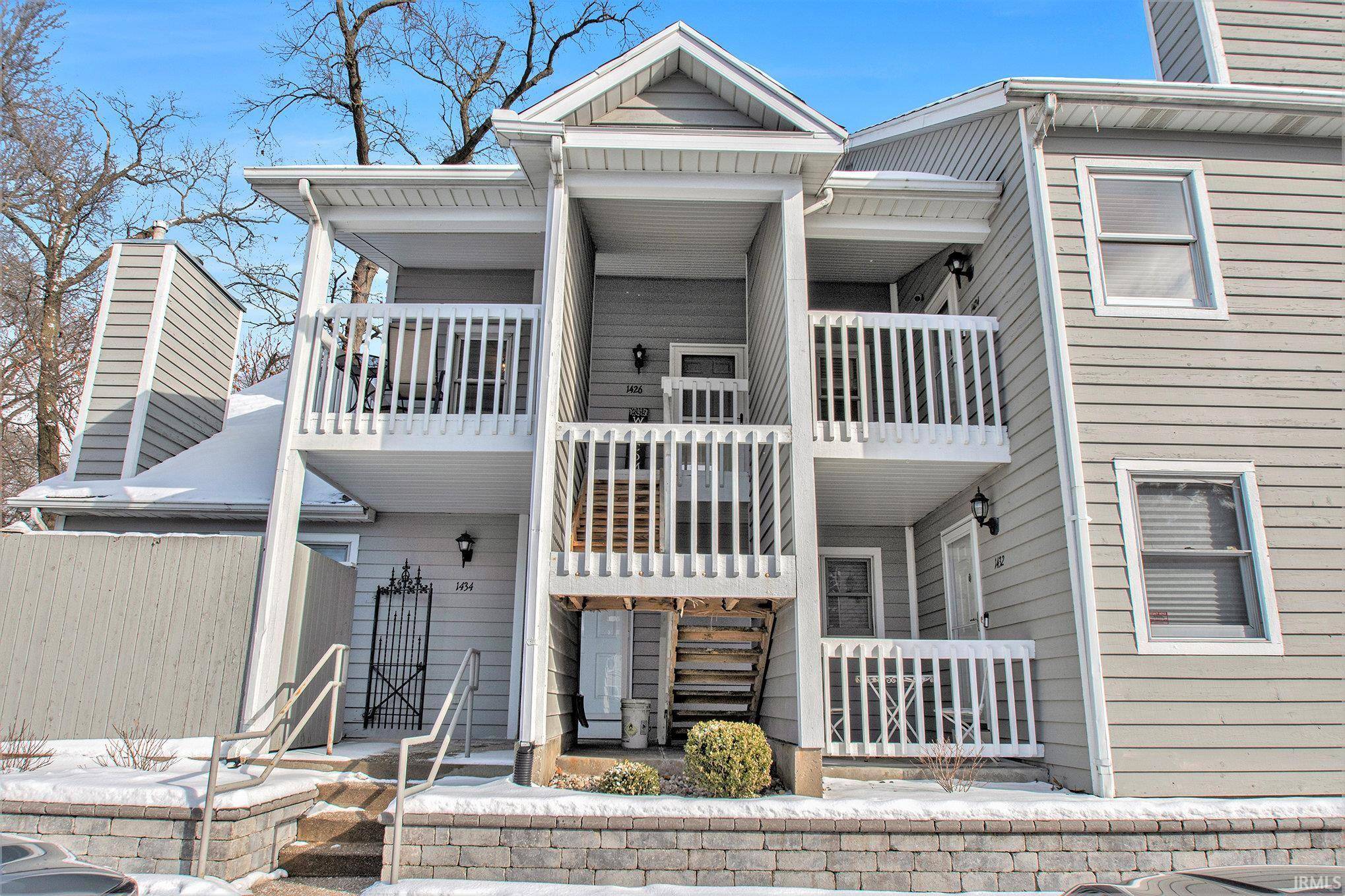 1426 N Oakhill DR #J-5, South Bend, IN 46637-5673