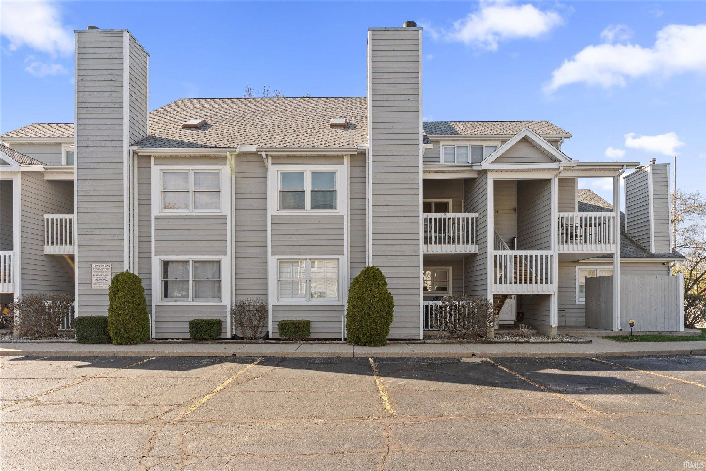 1557 N Oakhill A-7 DR #A-7, South Bend, IN 46637-5682