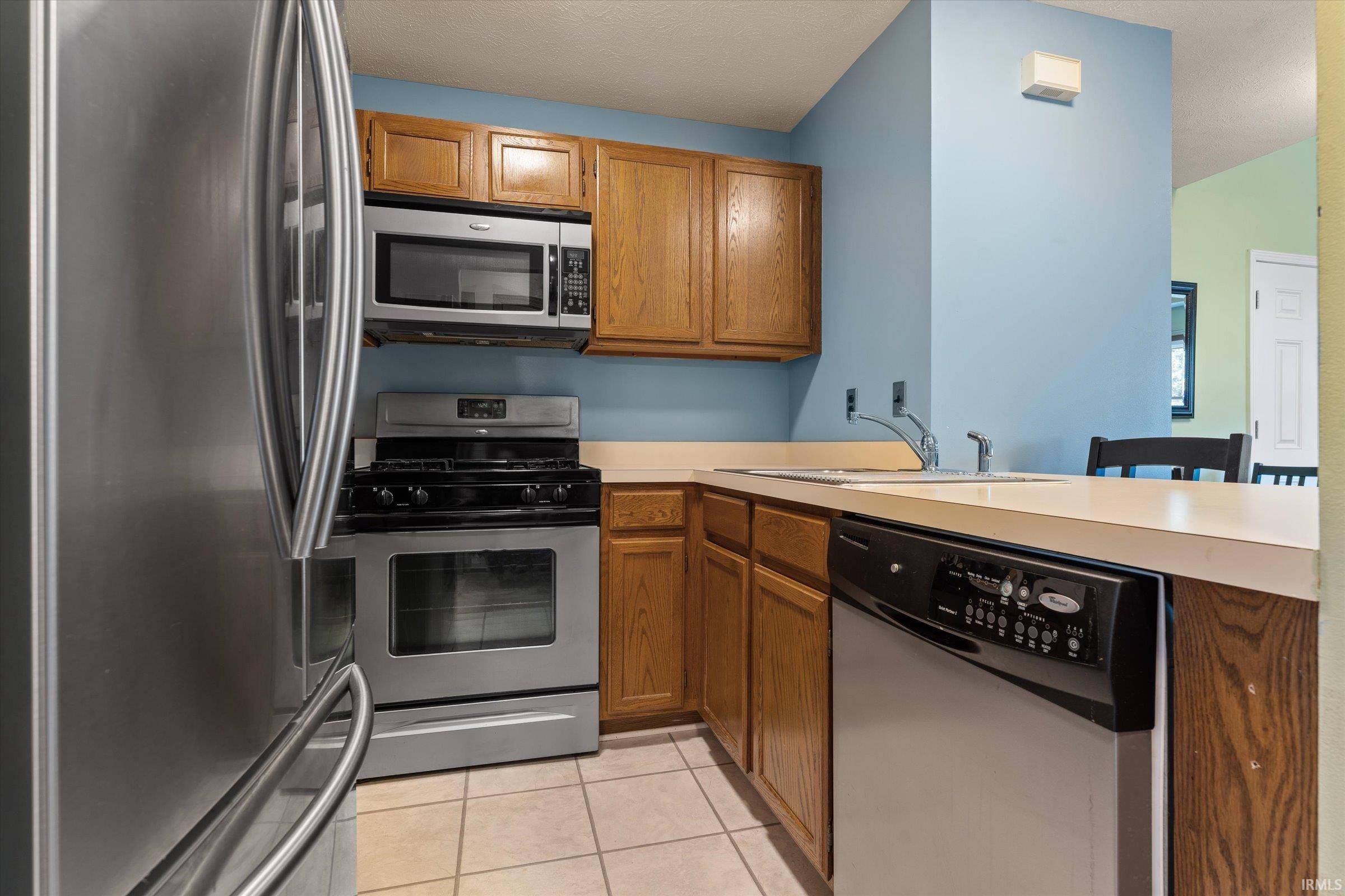 1557 N Oakhill A-7 DR #A-7, South Bend, IN 46637-5682