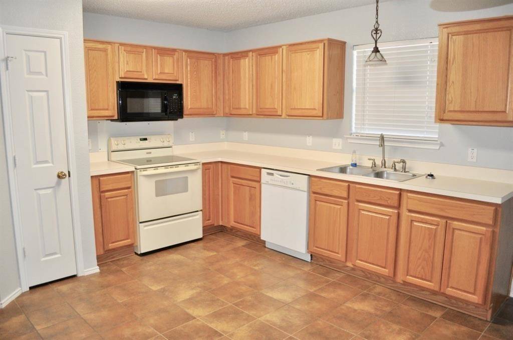 229 Lancelot Drive, Weatherford, TX 76086