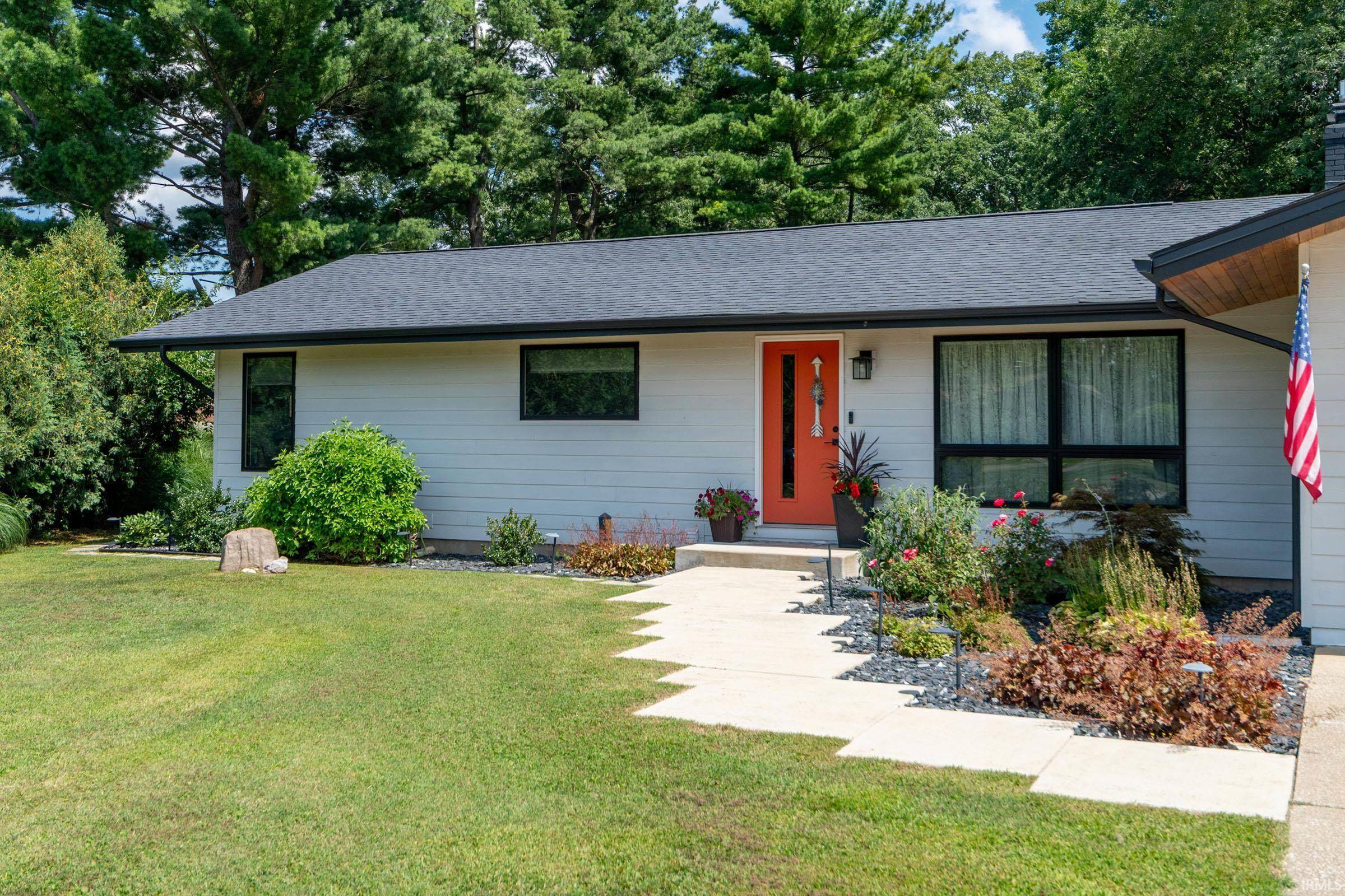 56176 Riverdale DR, Elkhart, IN 46514-1145