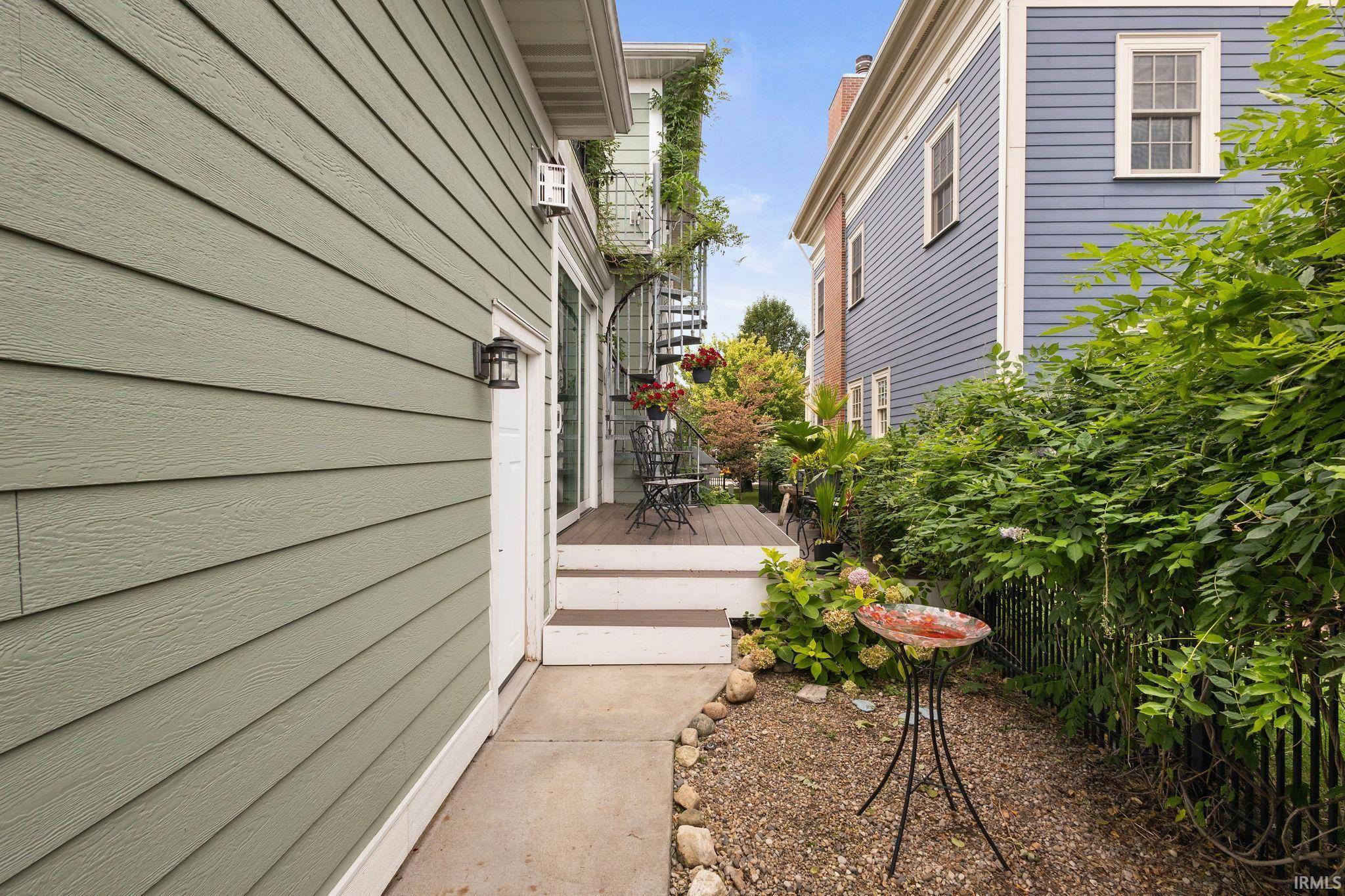 1122 Burns ST, South Bend, IN 46617