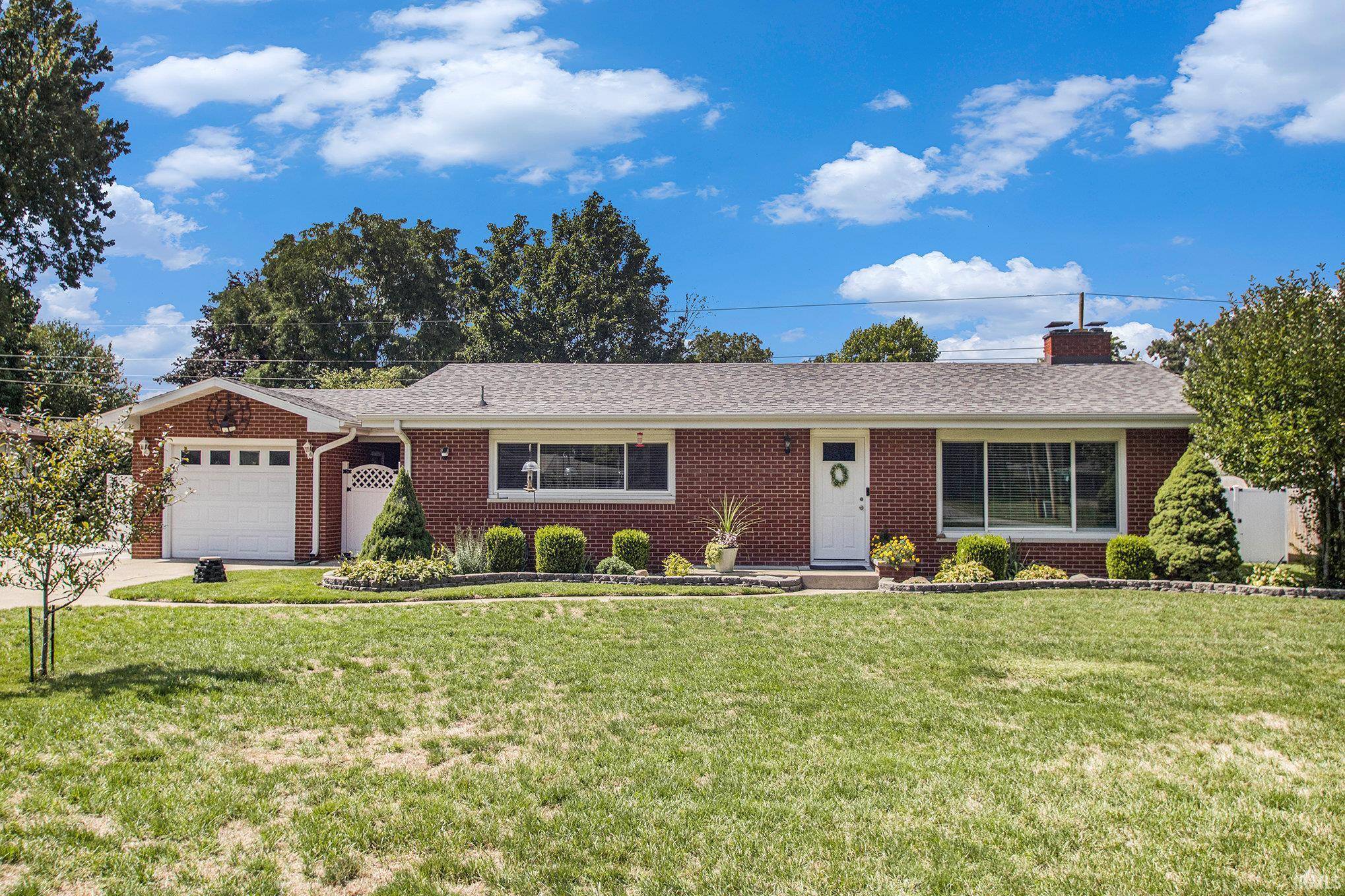 55883 Oak Manor PL, Elkhart, IN 46514