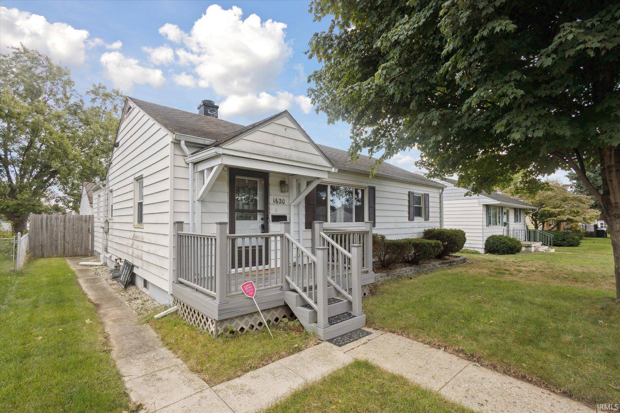 1620 N Wellington ST, South Bend, IN 46628-1465