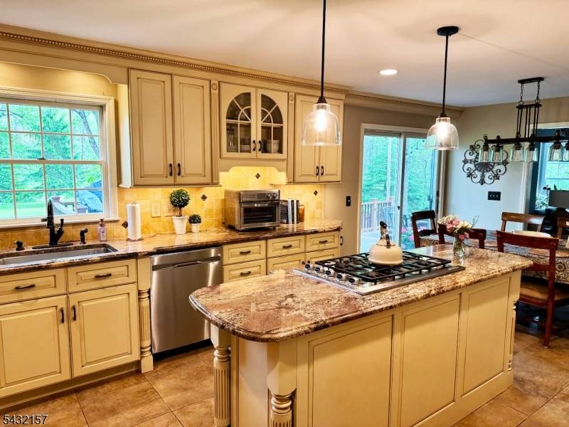 77 Plum Brook Road, Raritan Twp., NJ 08822