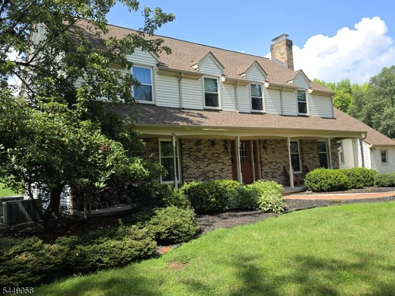 1 Chrystal Dr, Clinton Twp., NJ 08833