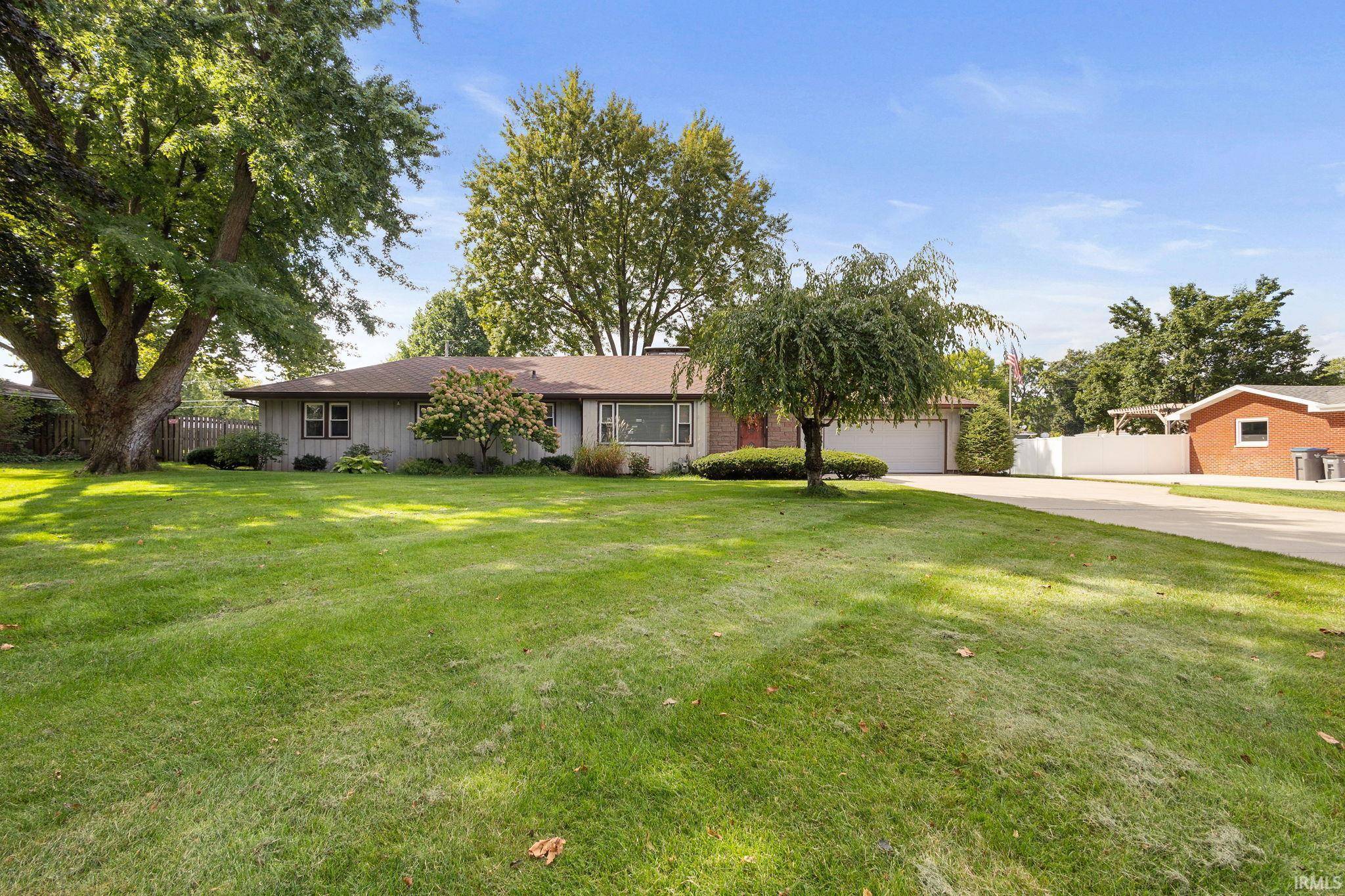 55903 Oak Manor PL, Elkhart, IN 46514
