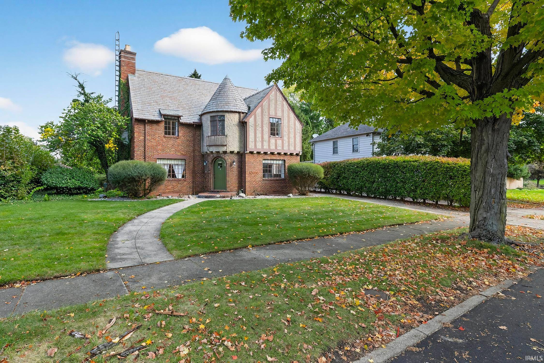 1123 E Eckman ST, South Bend, IN 46614-1405