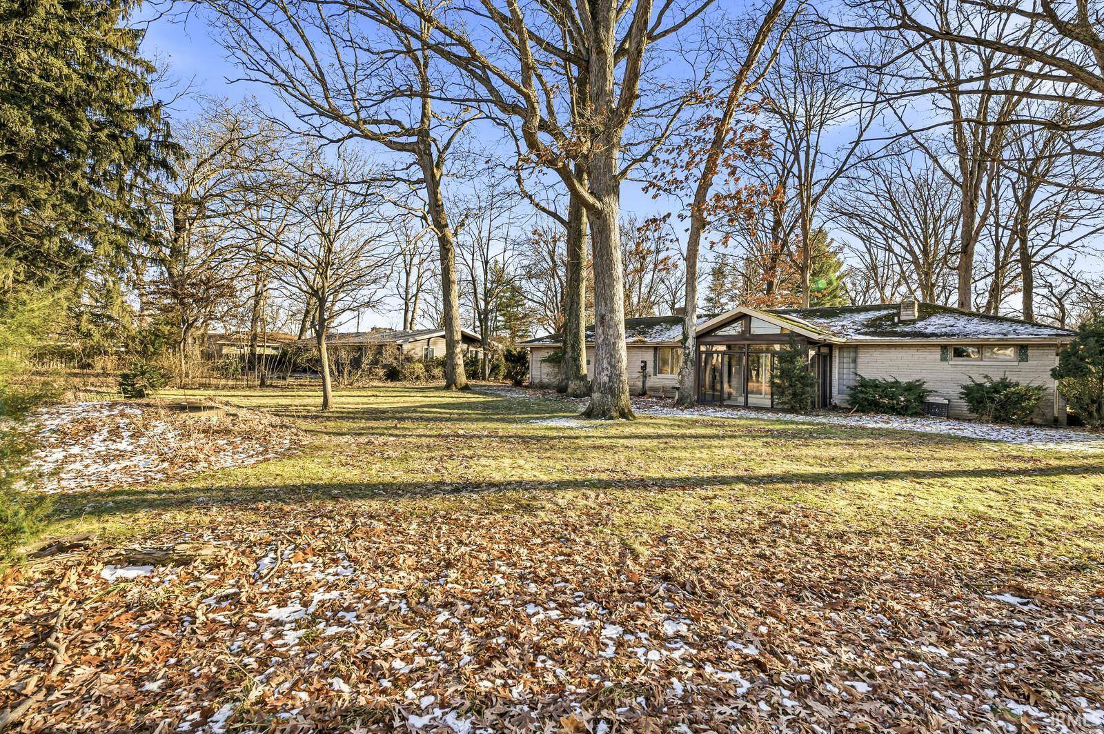 28807 Oakwood PL, Elkhart, IN 46514-1309