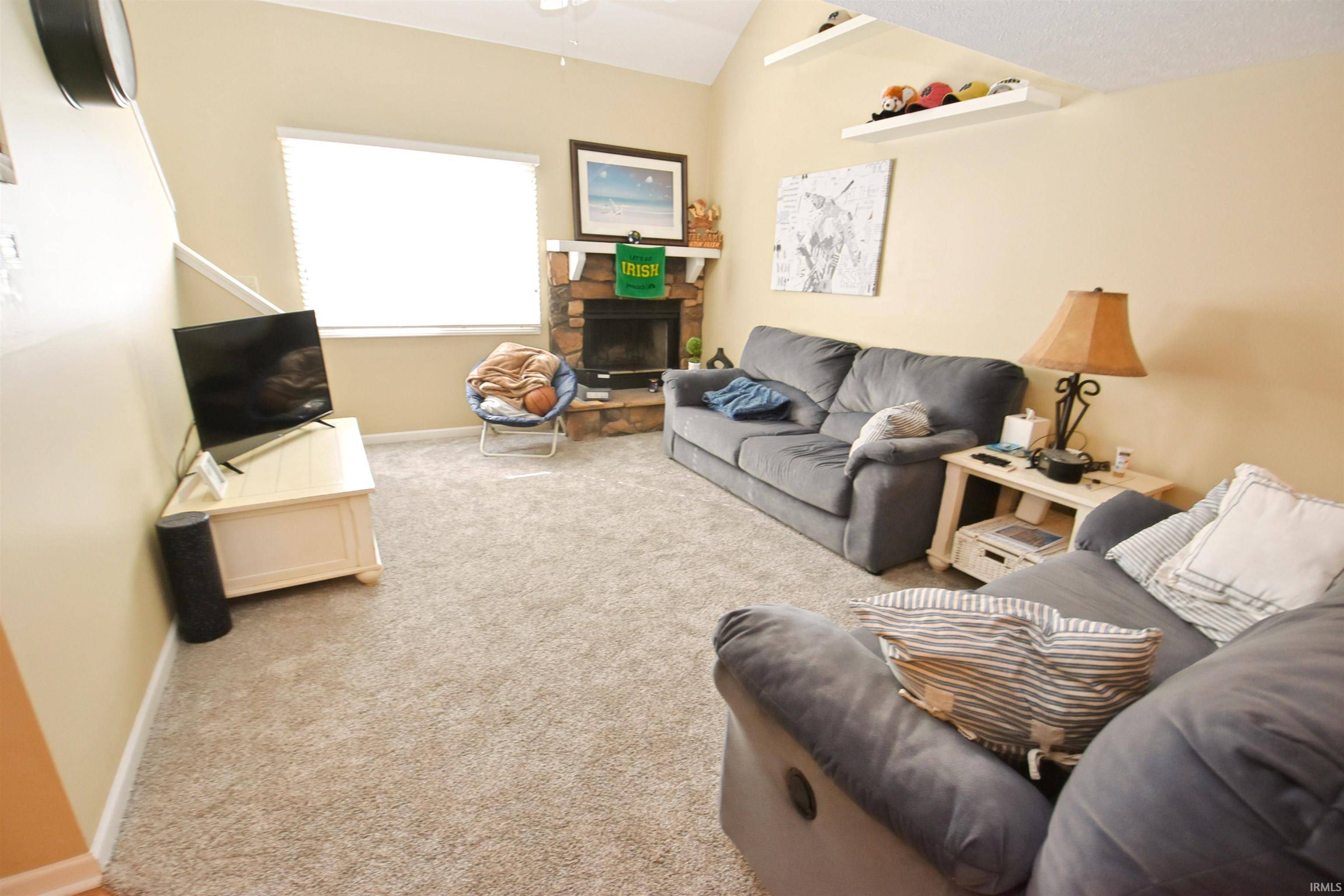 1523 N Oakhill DR, South Bend, IN 46637-5678