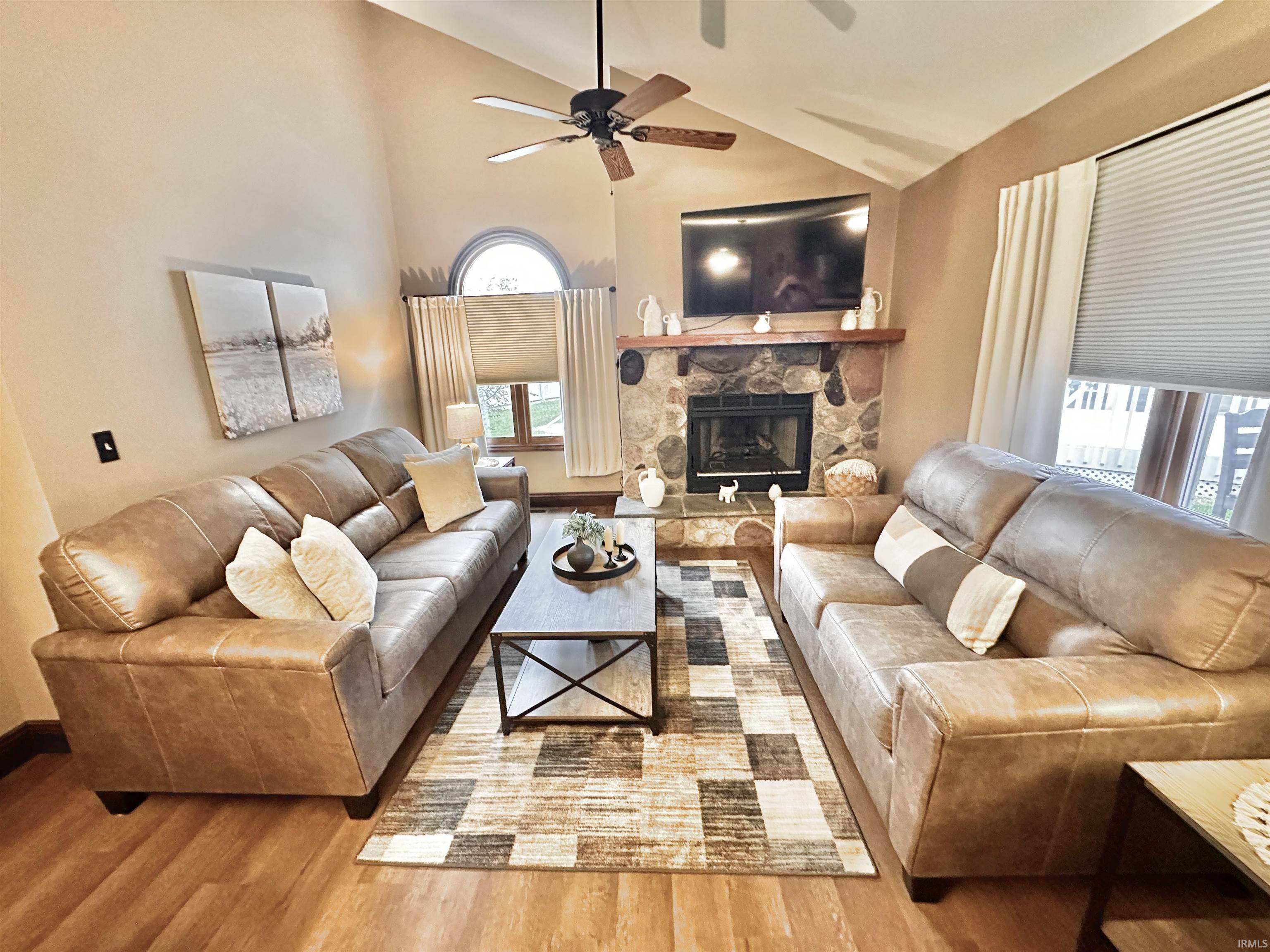 1537 N Oakhill DR, South Bend, IN 46637-5679