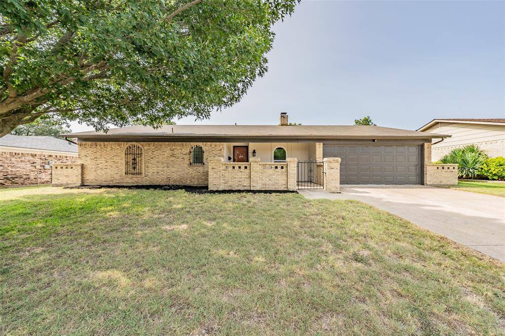 1413 Lamplighter Lane, Edgecliff Village, TX 76134