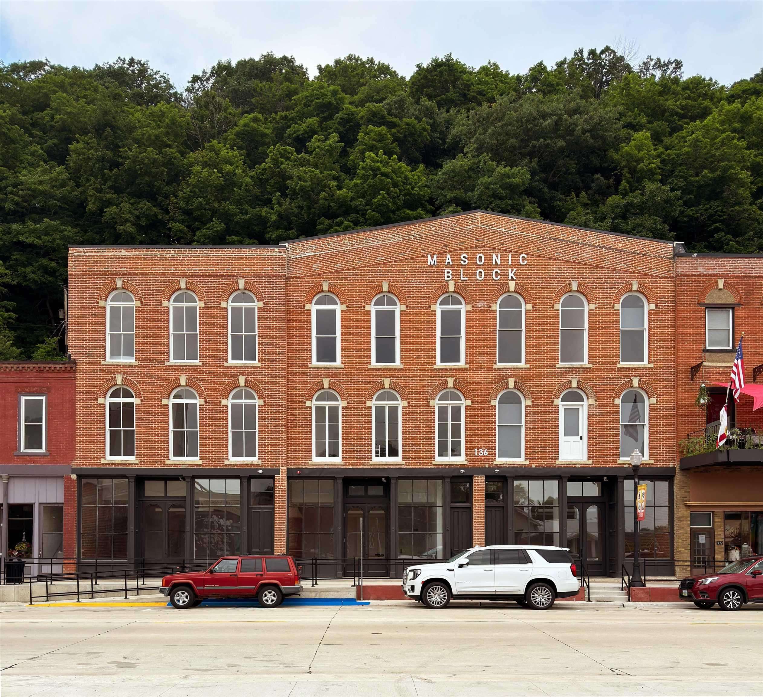136 Main ST #302, Mcgregor, IA 52157