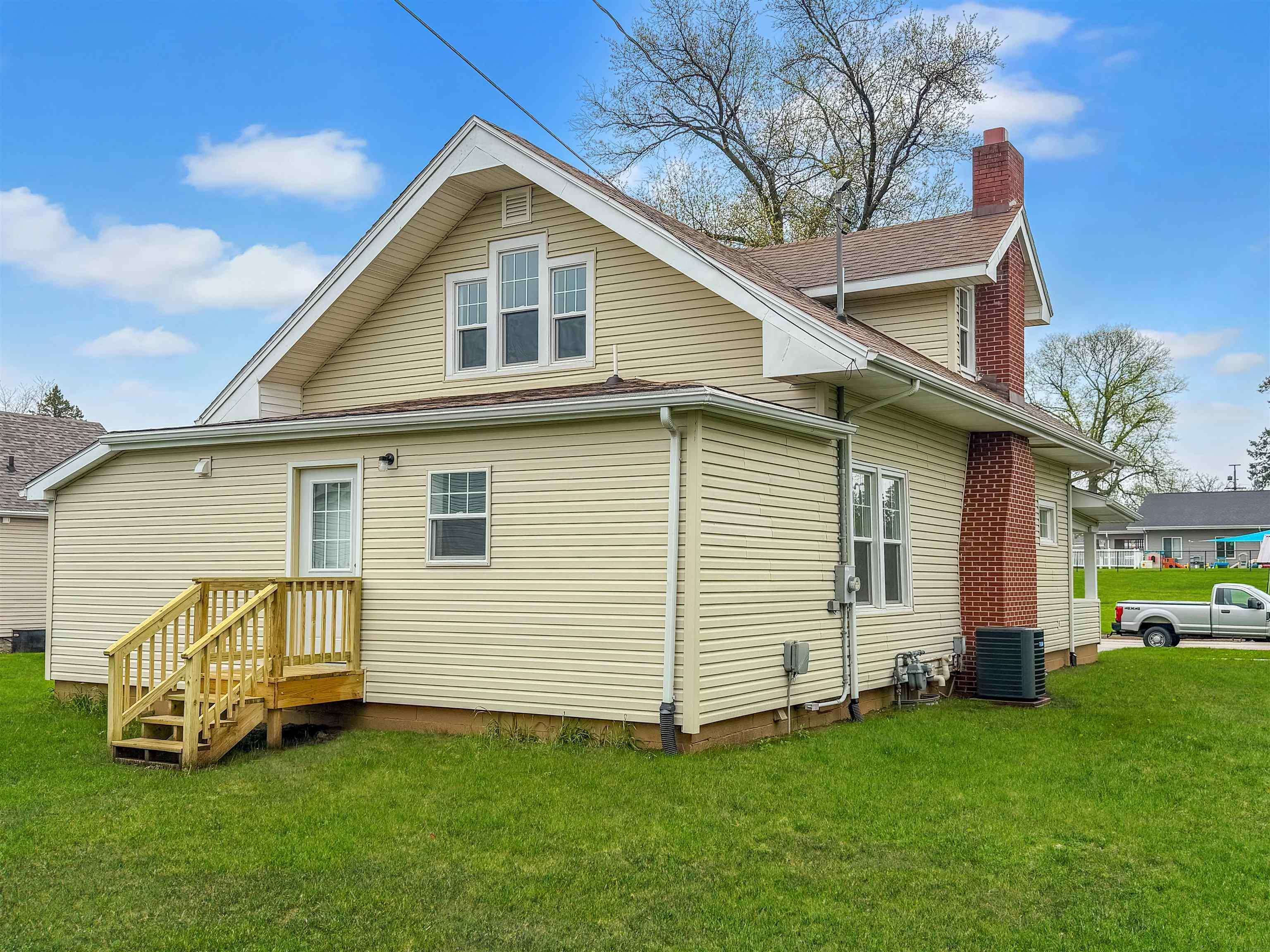 413 4th ST, Gladbrook, IA 50635