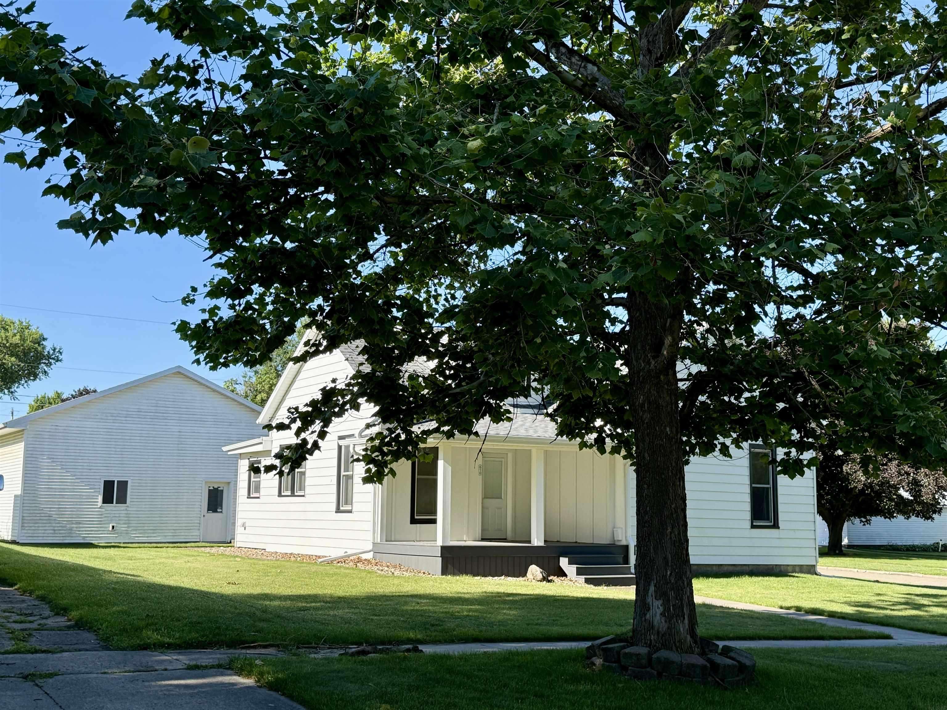 610 Randall ST, Reinbeck, IA 50669