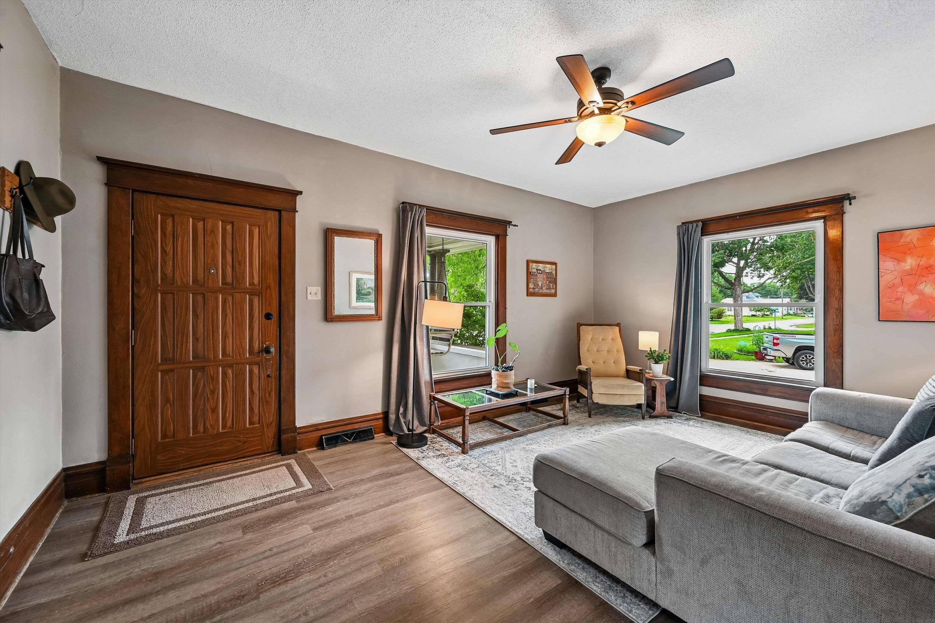 310 SW 5th ST, Waverly, IA 50677