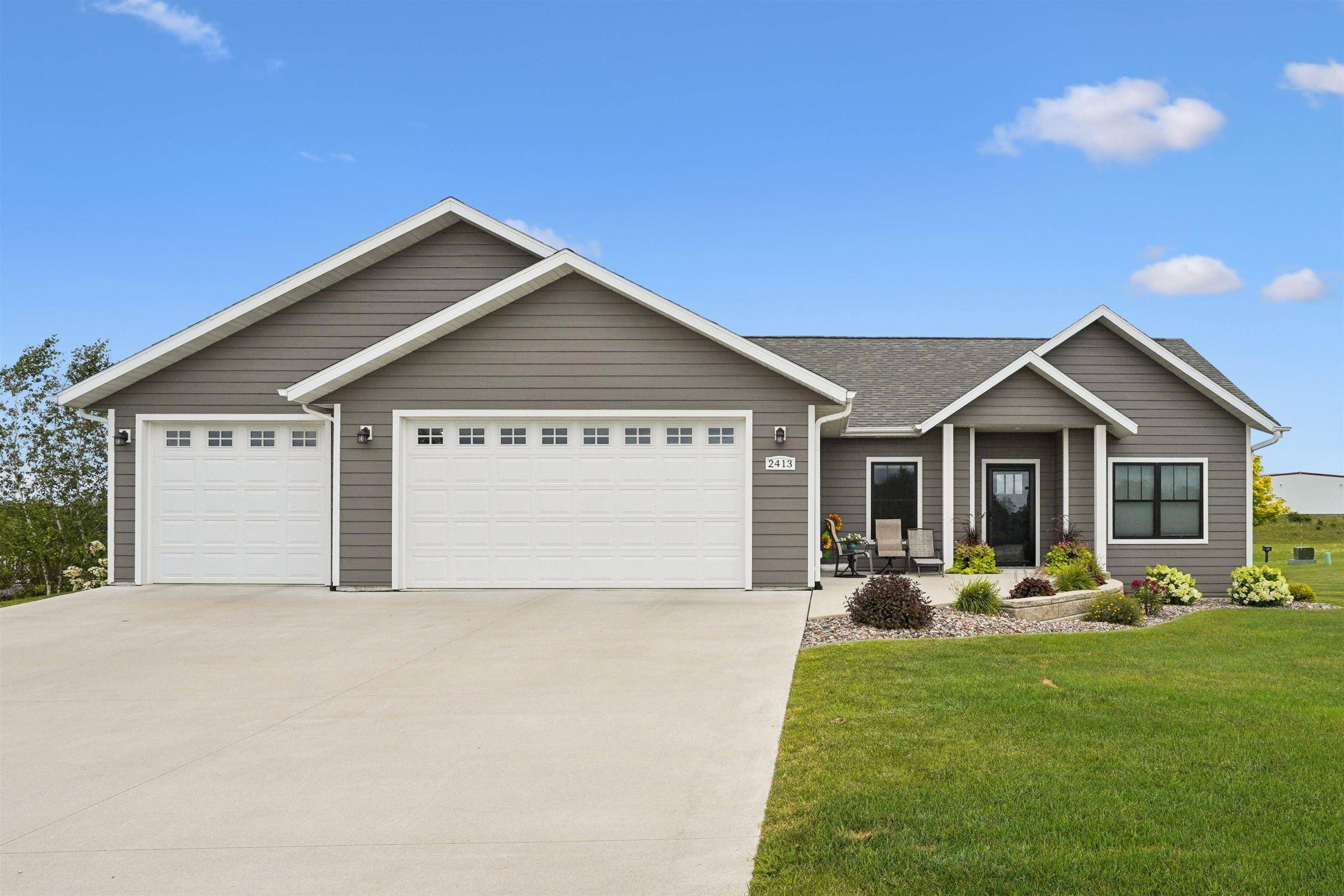2413 Red Oak RD, Decorah, IA 52101