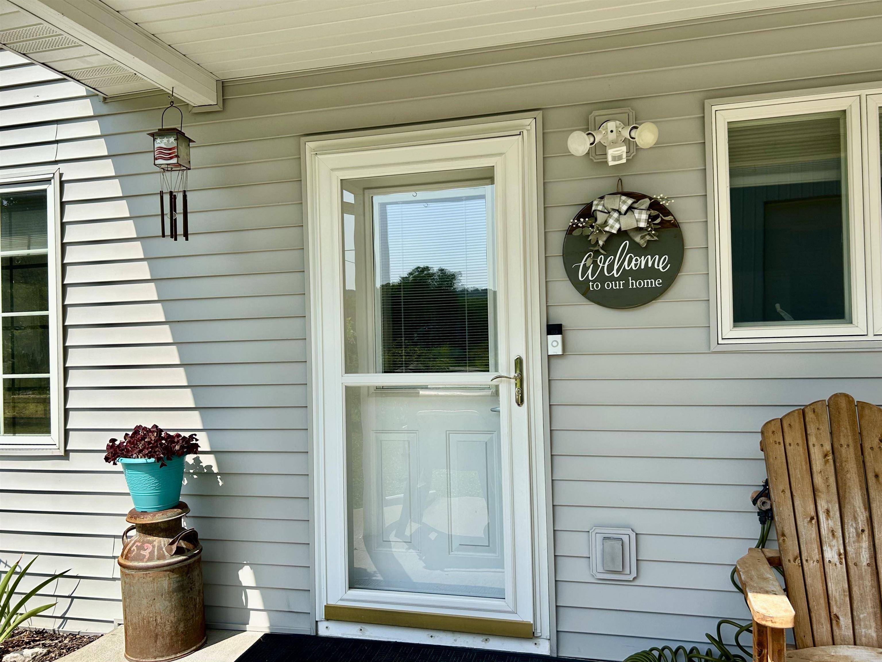 2493 River RD, Decorah, IA 52101