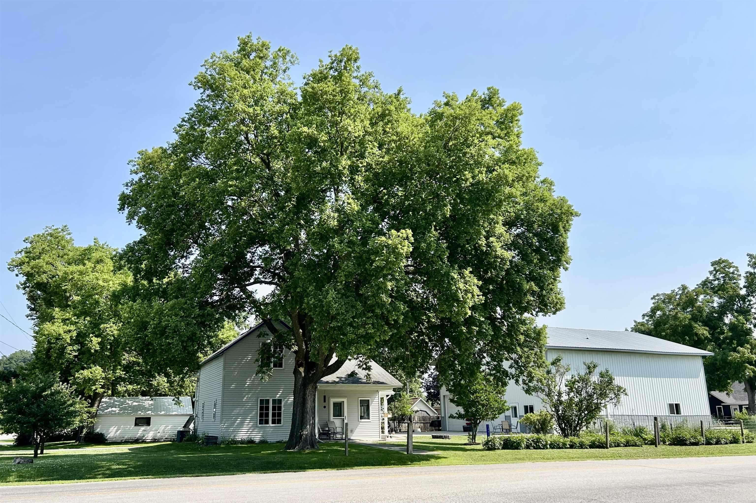 2493 River RD, Decorah, IA 52101