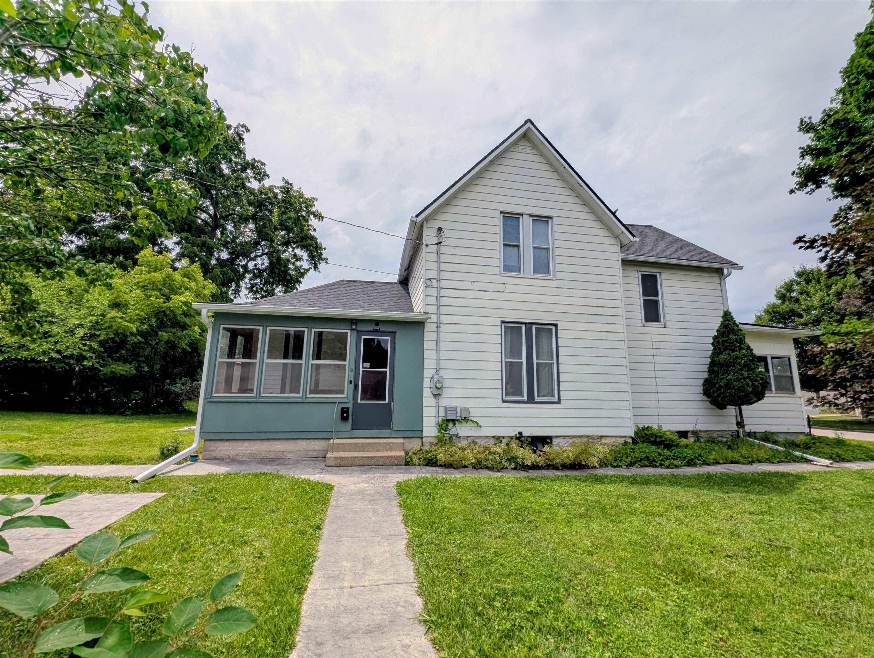 609 E Main St ST, Decorah, IA 52101