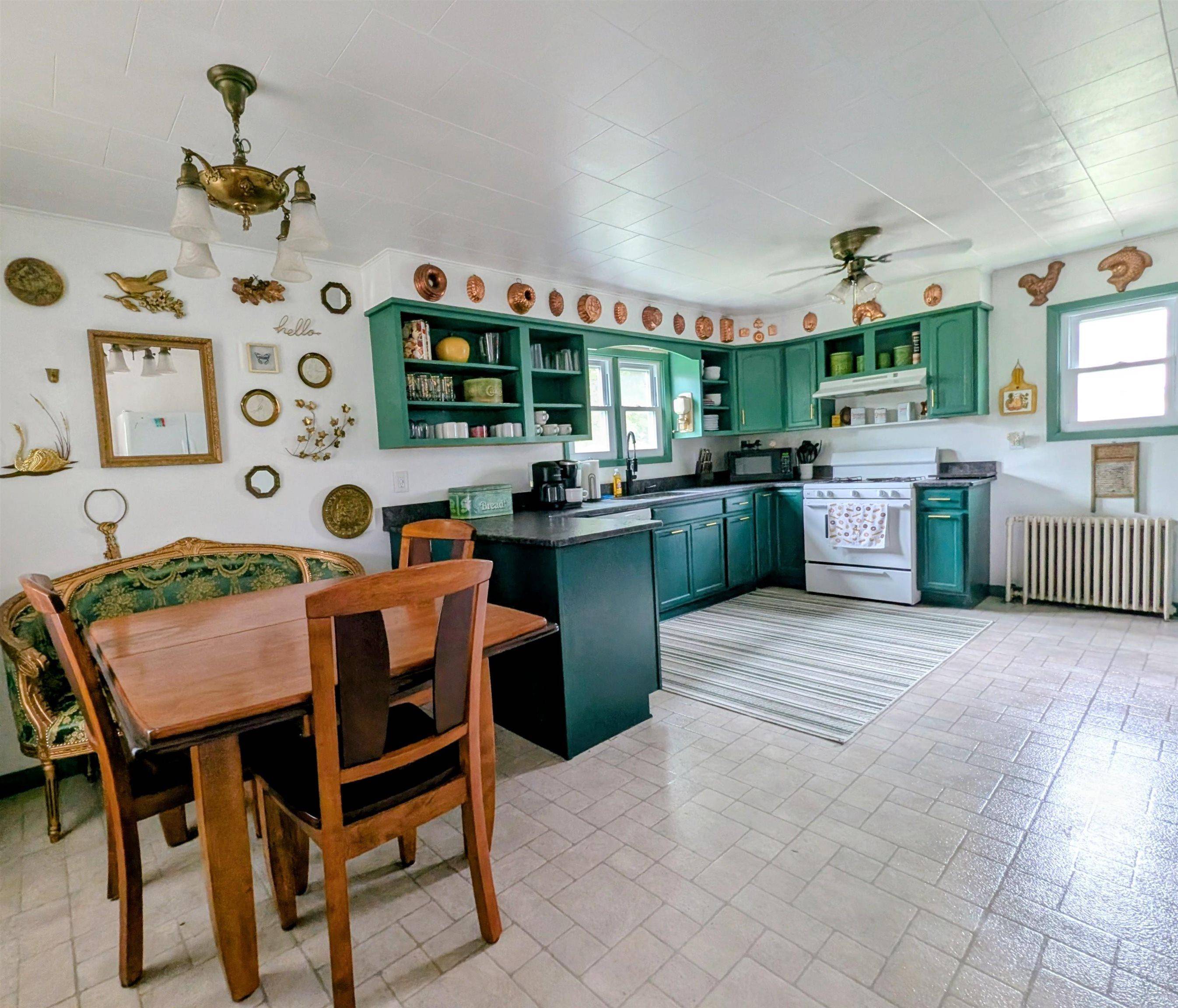 609 E Main St ST, Decorah, IA 52101