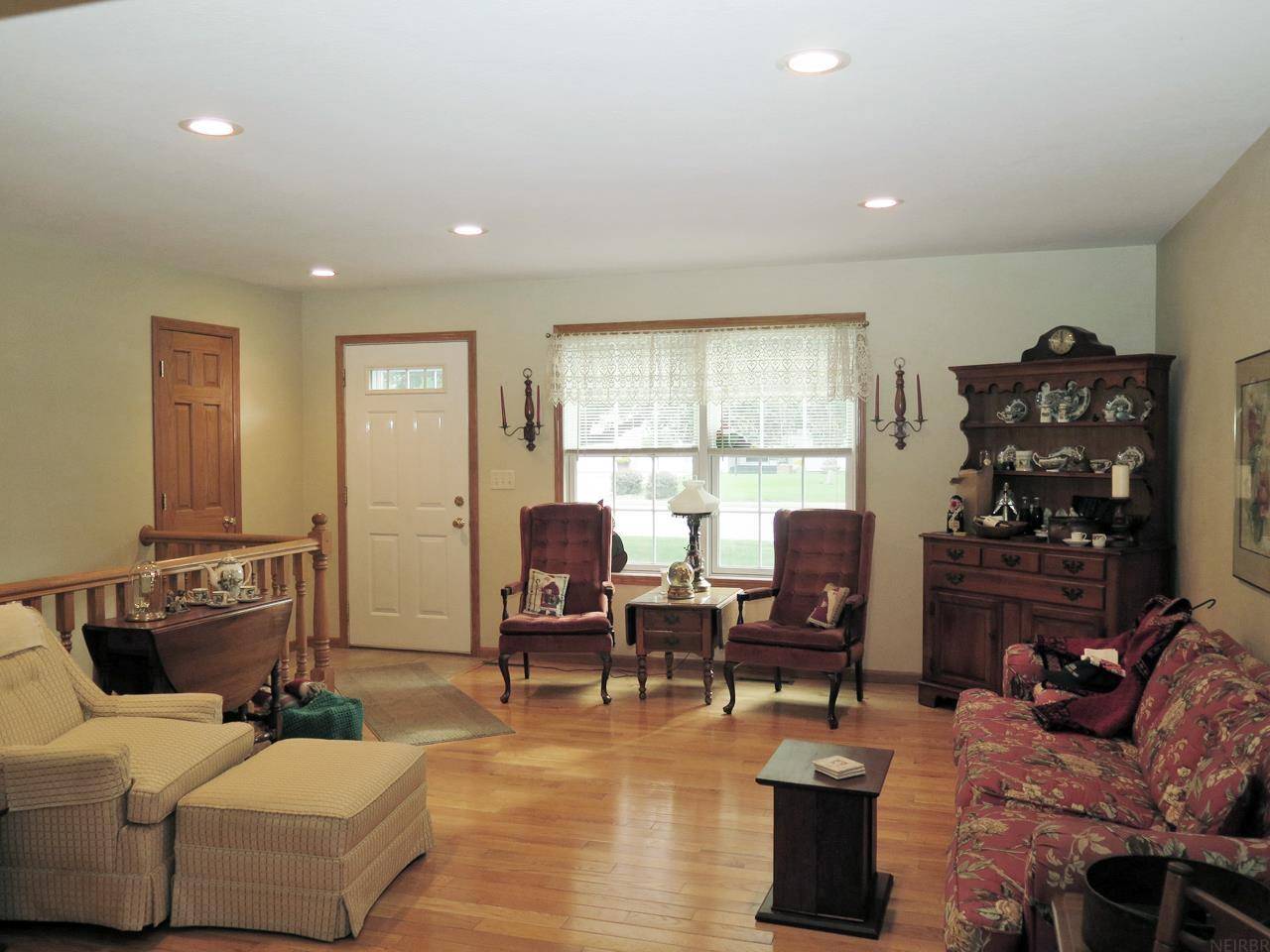 103 Sunset DR, Decorah, IA 52101