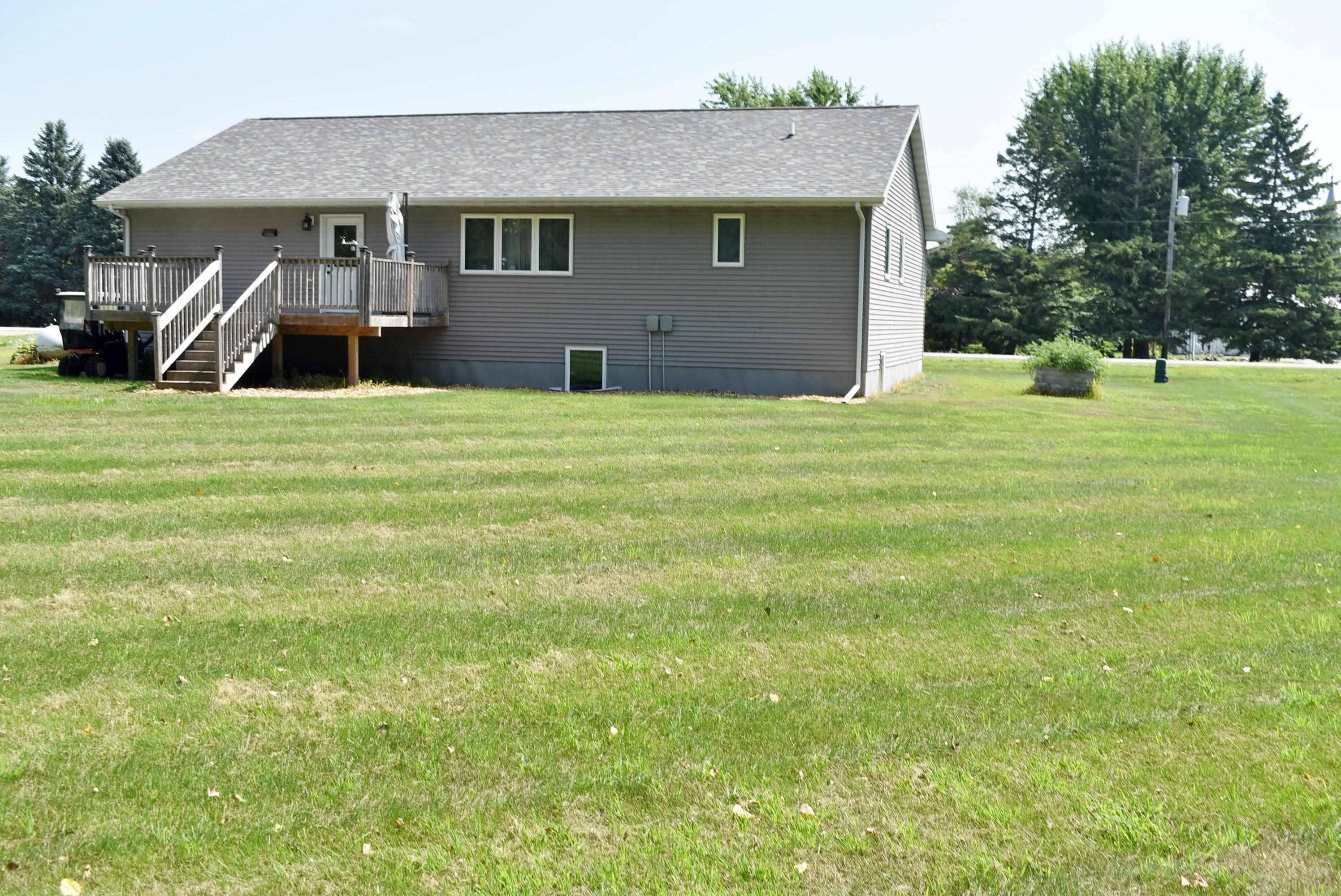615 N Albion ST, Stacyville, IA 50476