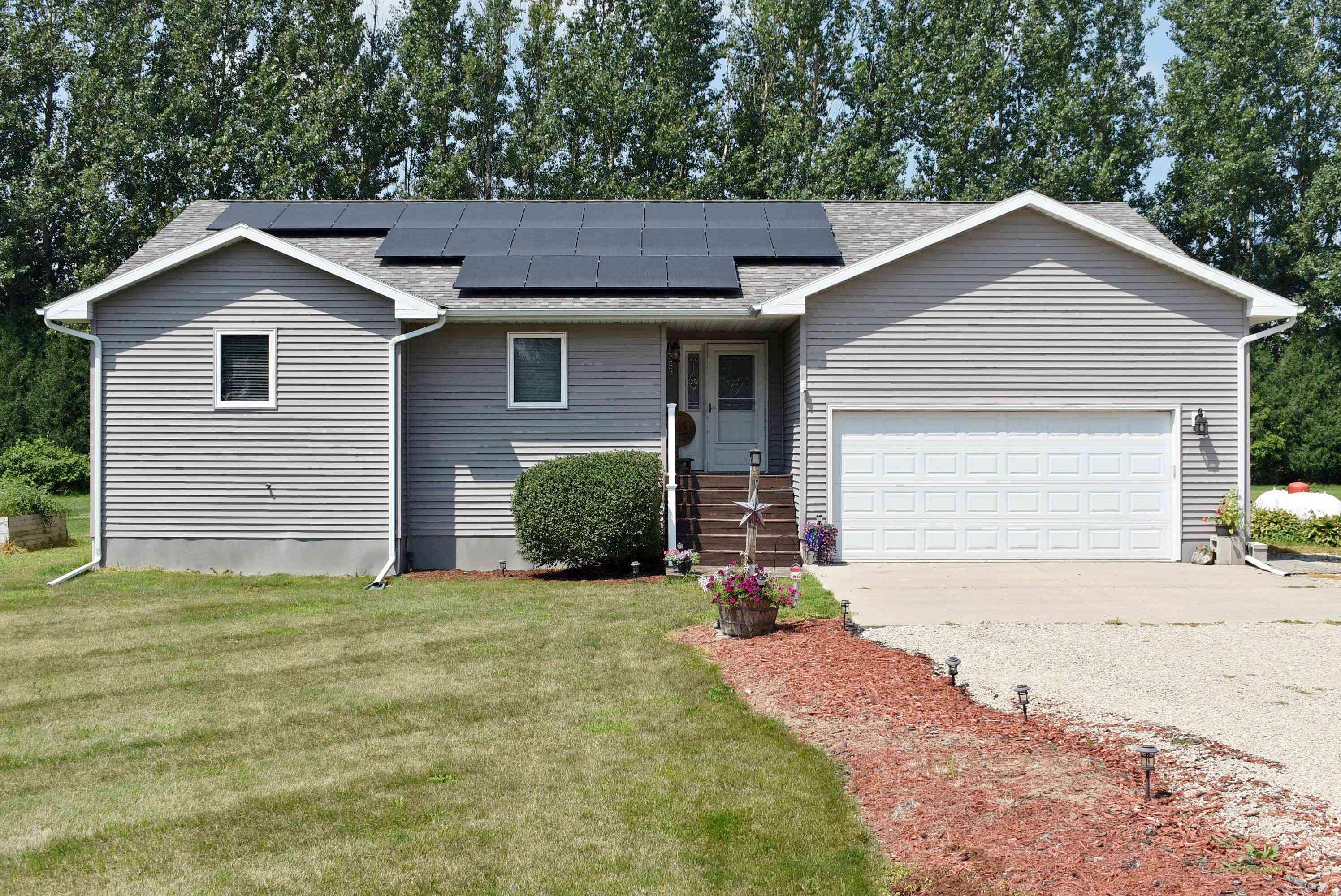 615 N Albion ST, Stacyville, IA 50476