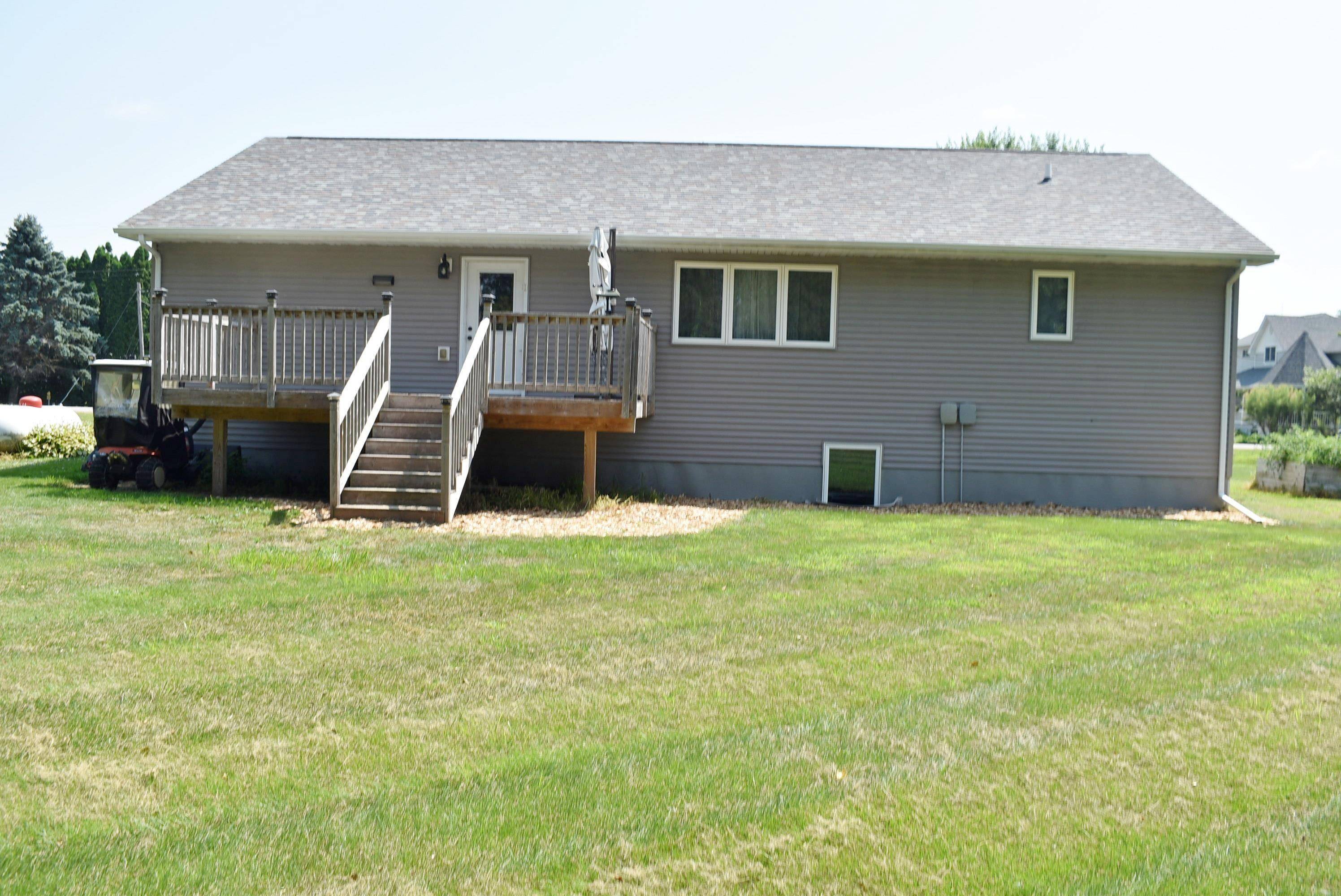 615 N Albion ST, Stacyville, IA 50476