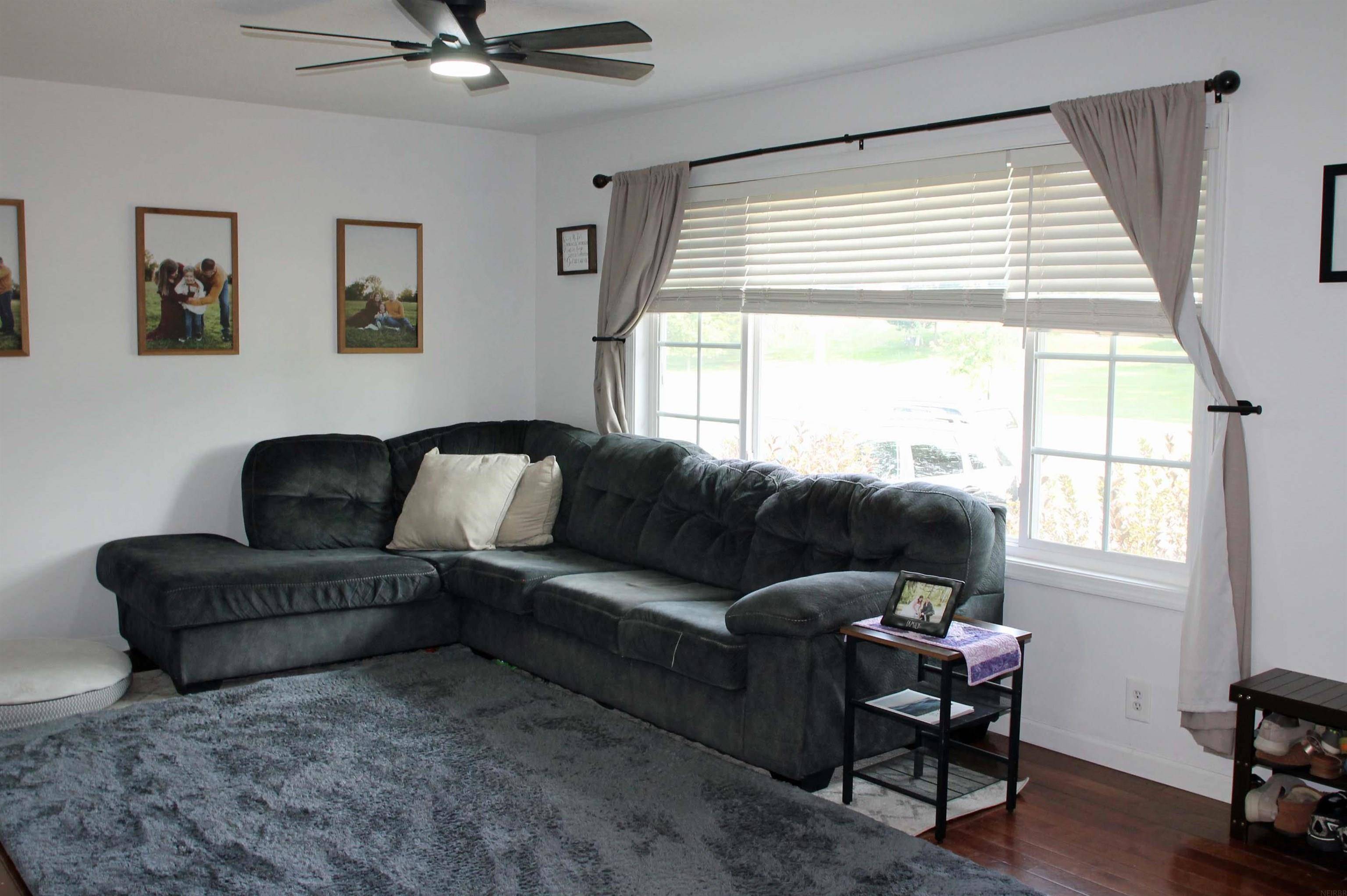 105 8th Pkwy, Waverly, IA 50677