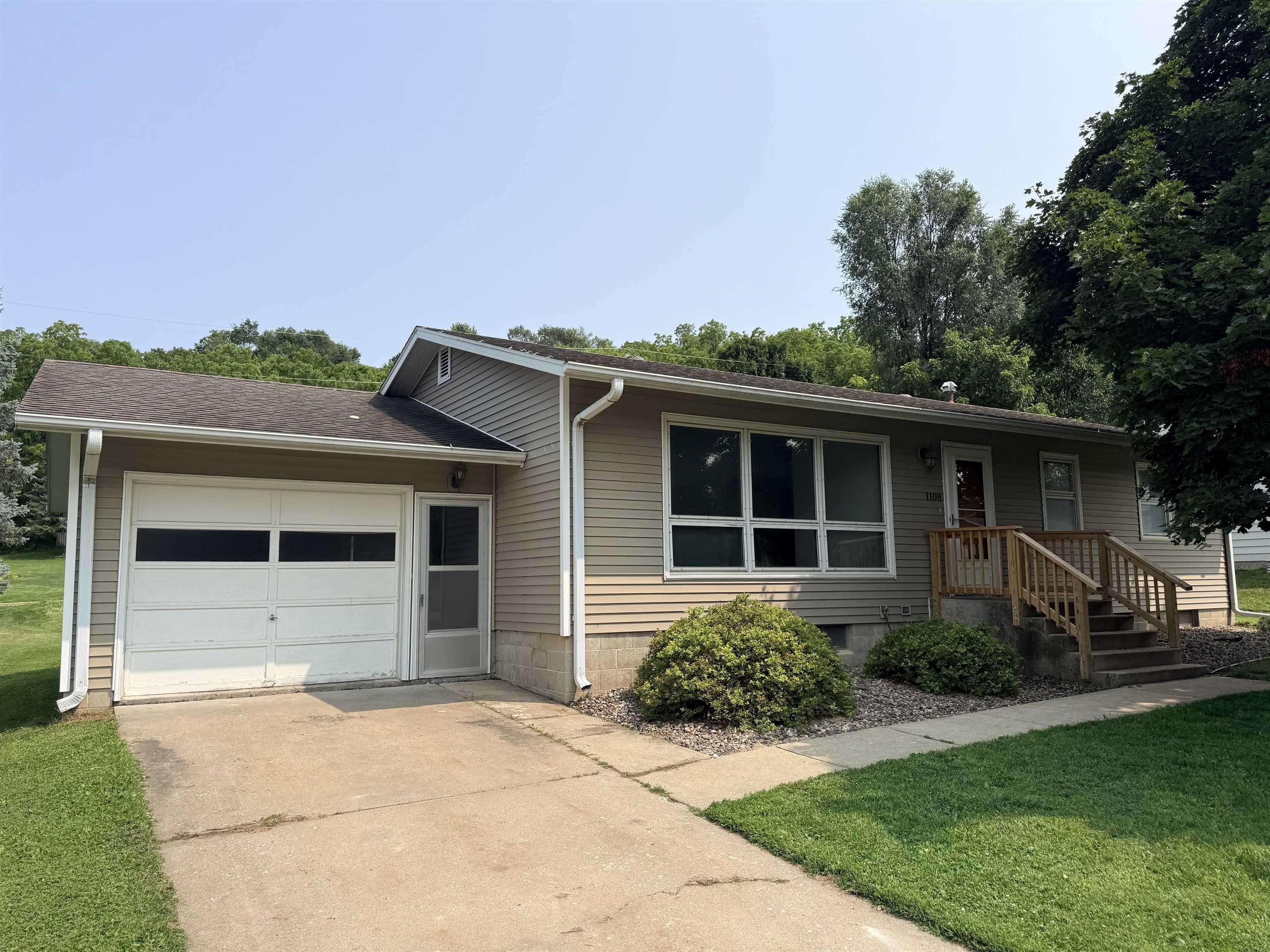 1108 S Mill ST, Decorah, IA 52101
