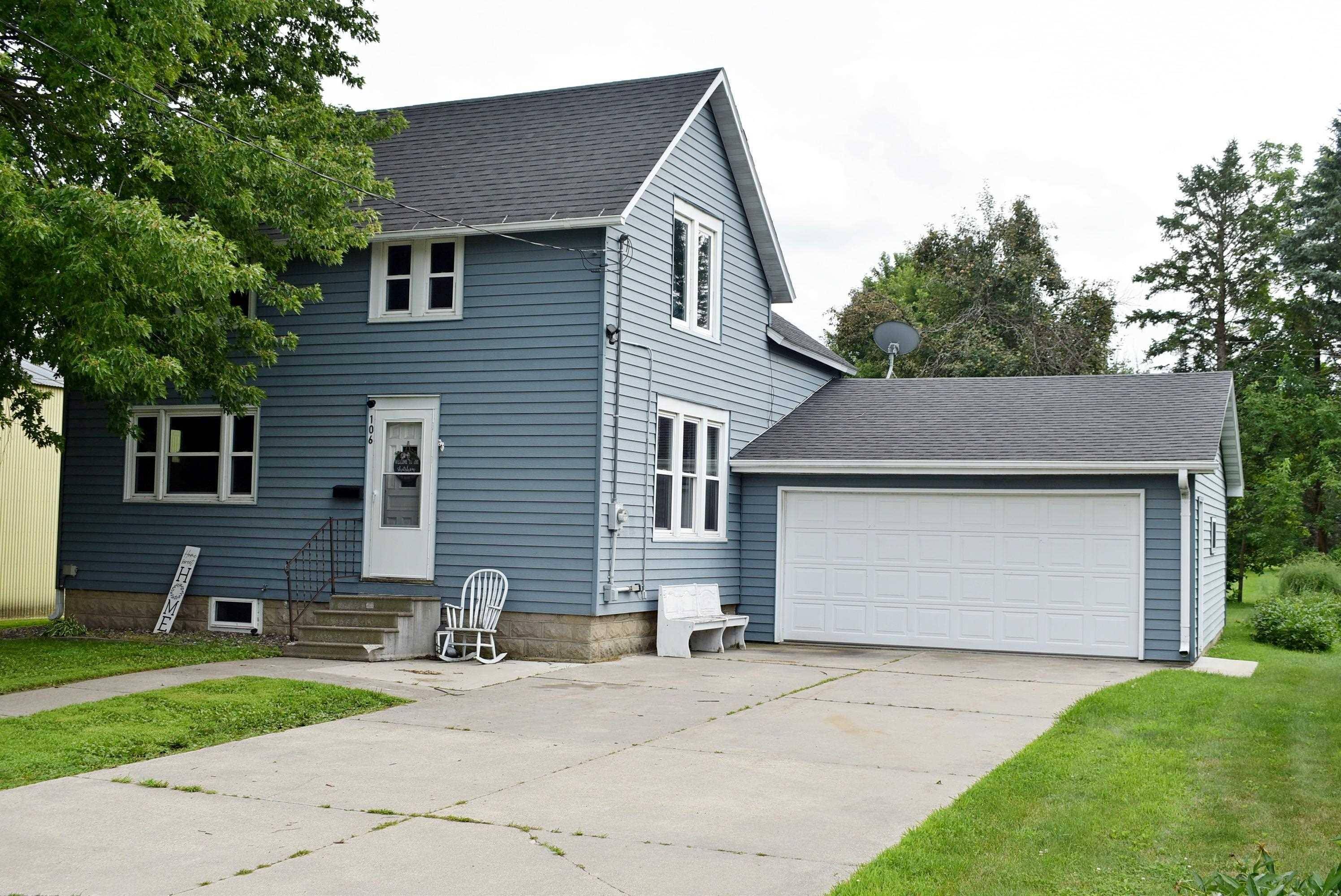 106 E Vernon ST, Stacyville, IA 50476