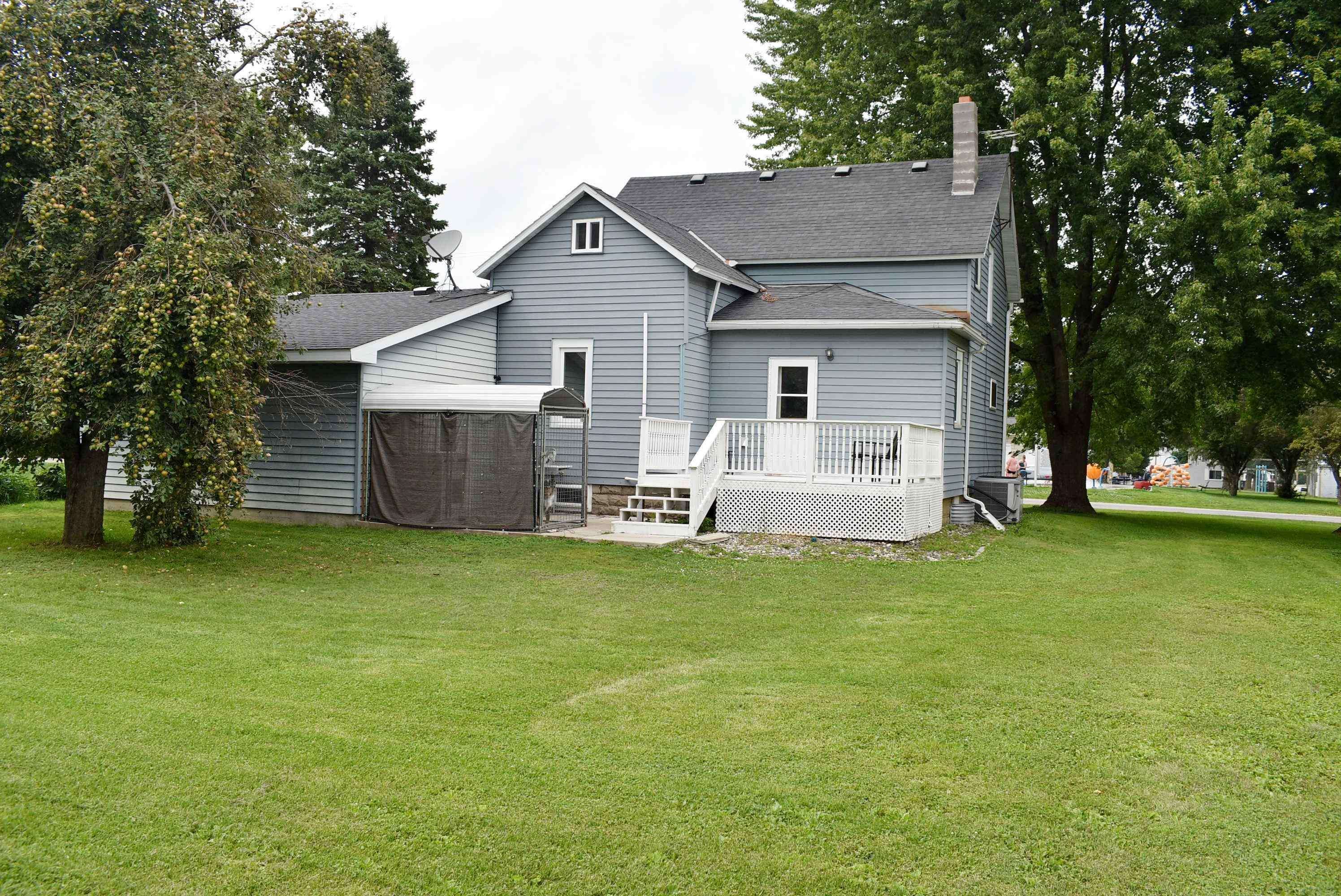106 E Vernon ST, Stacyville, IA 50476