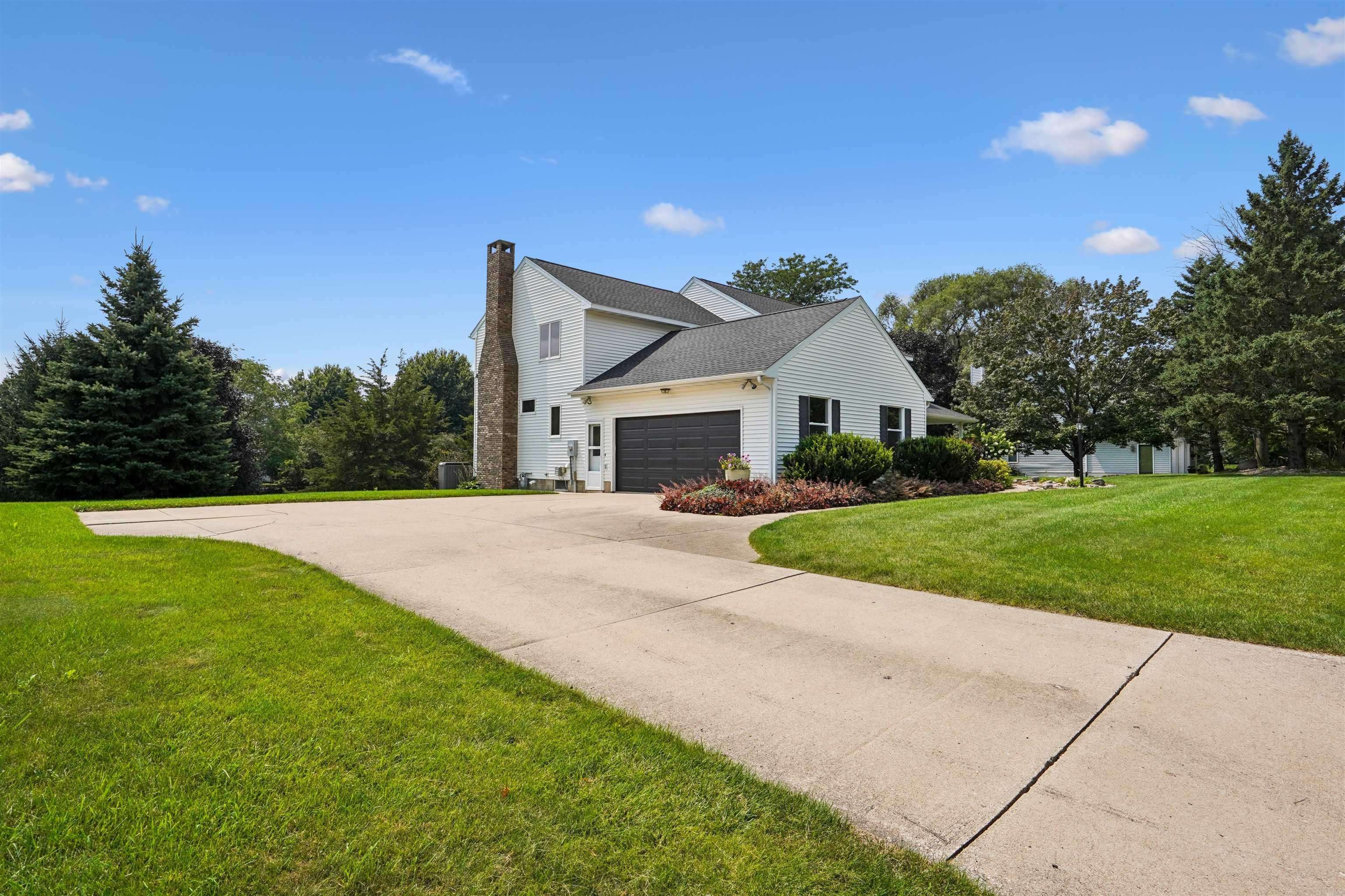 1204 NE 1st AVE, Waverly, IA 50677