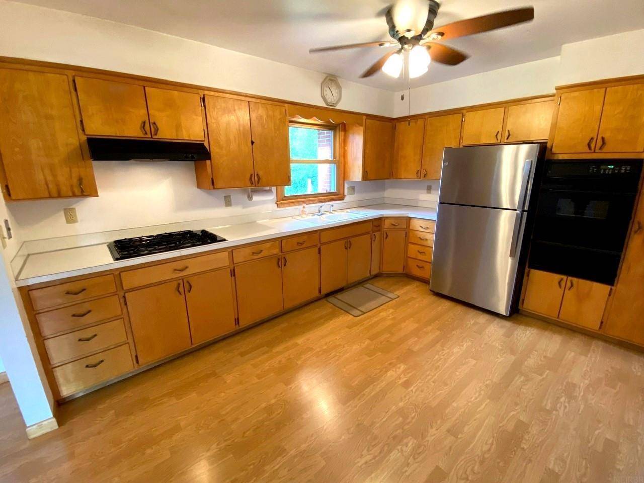 3035 Clark ST, Charles City, IA 50616