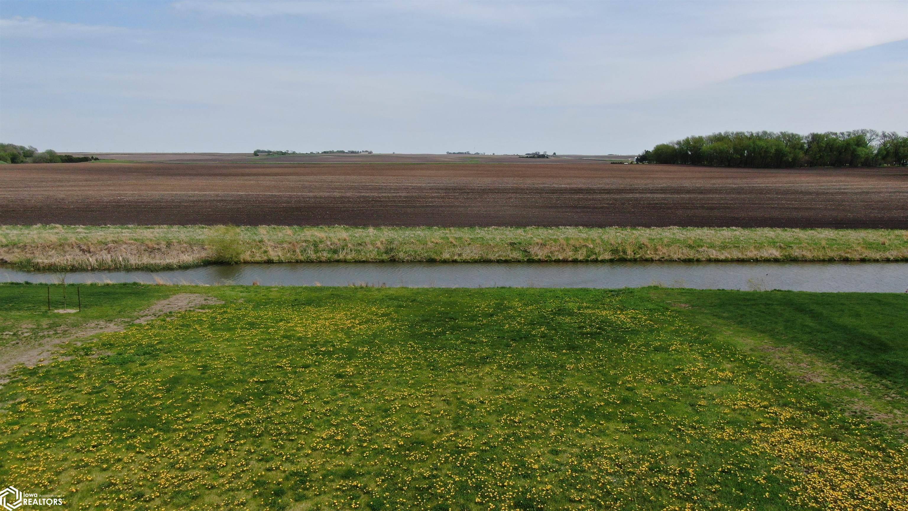 421 White Fox DR, Clarion, IA 50525