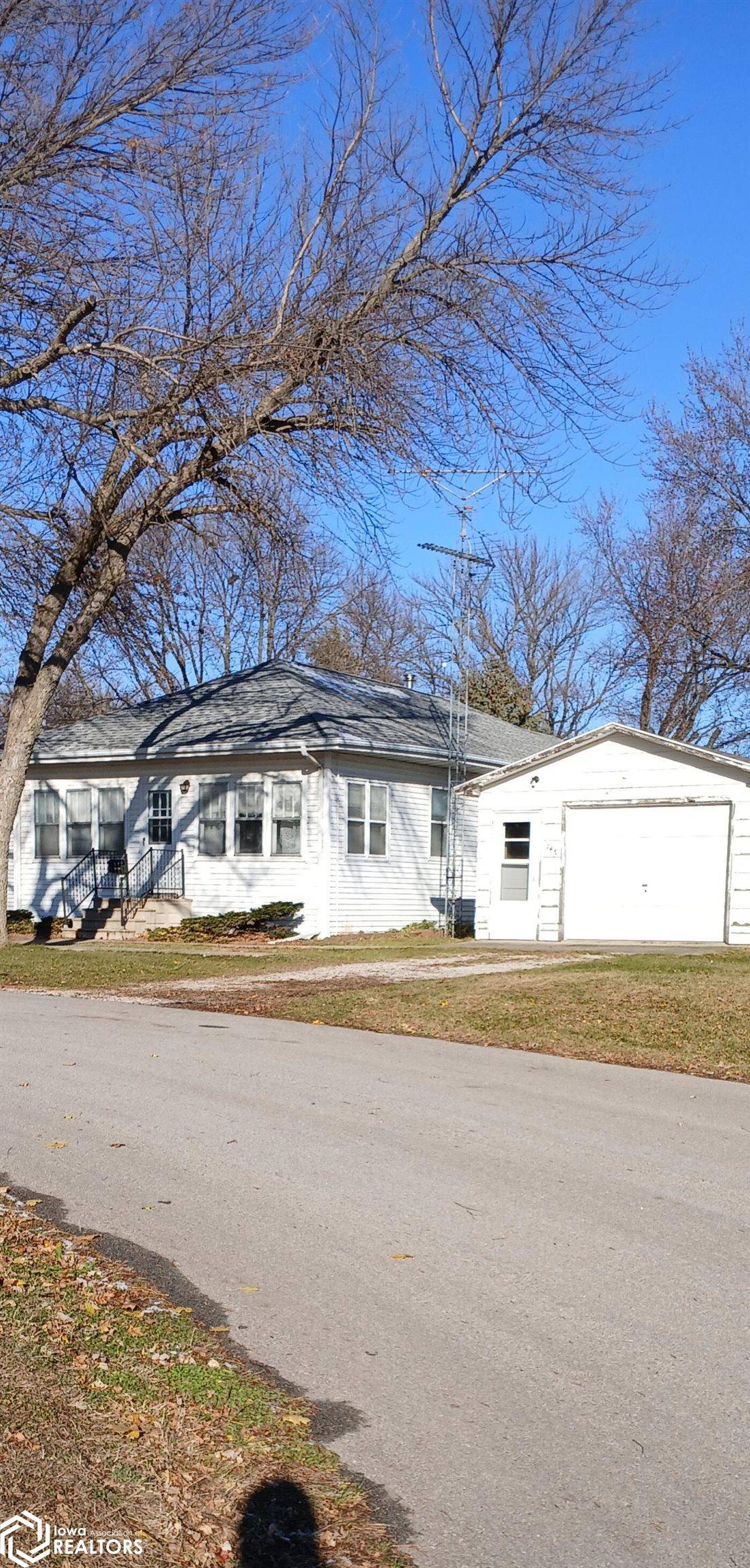 147 4th AVE, IA 50480