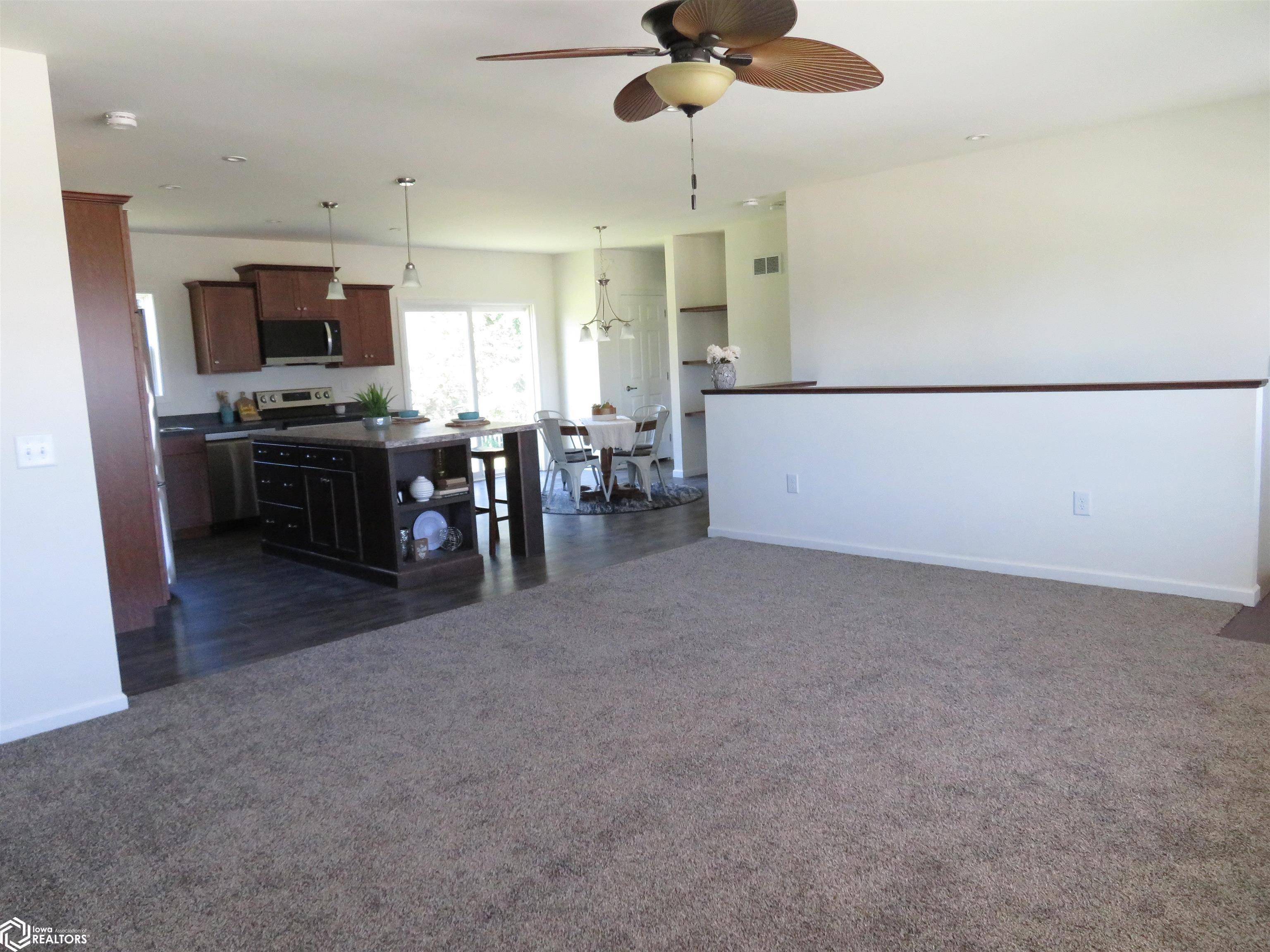 306 White Fox DR, Clarion, IA 50525