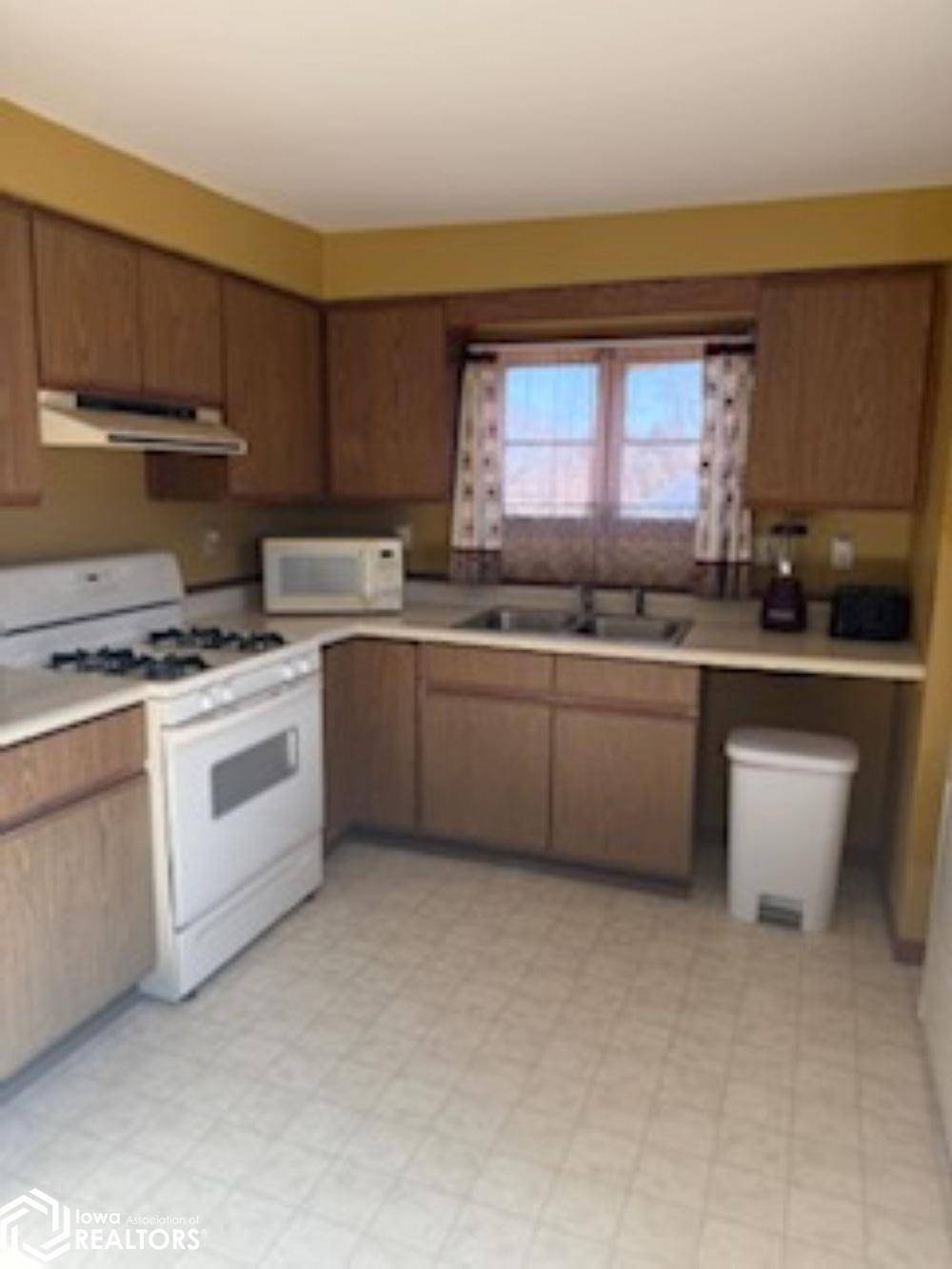 501 SHOQUOQUON DR, Burlington, IA 52601