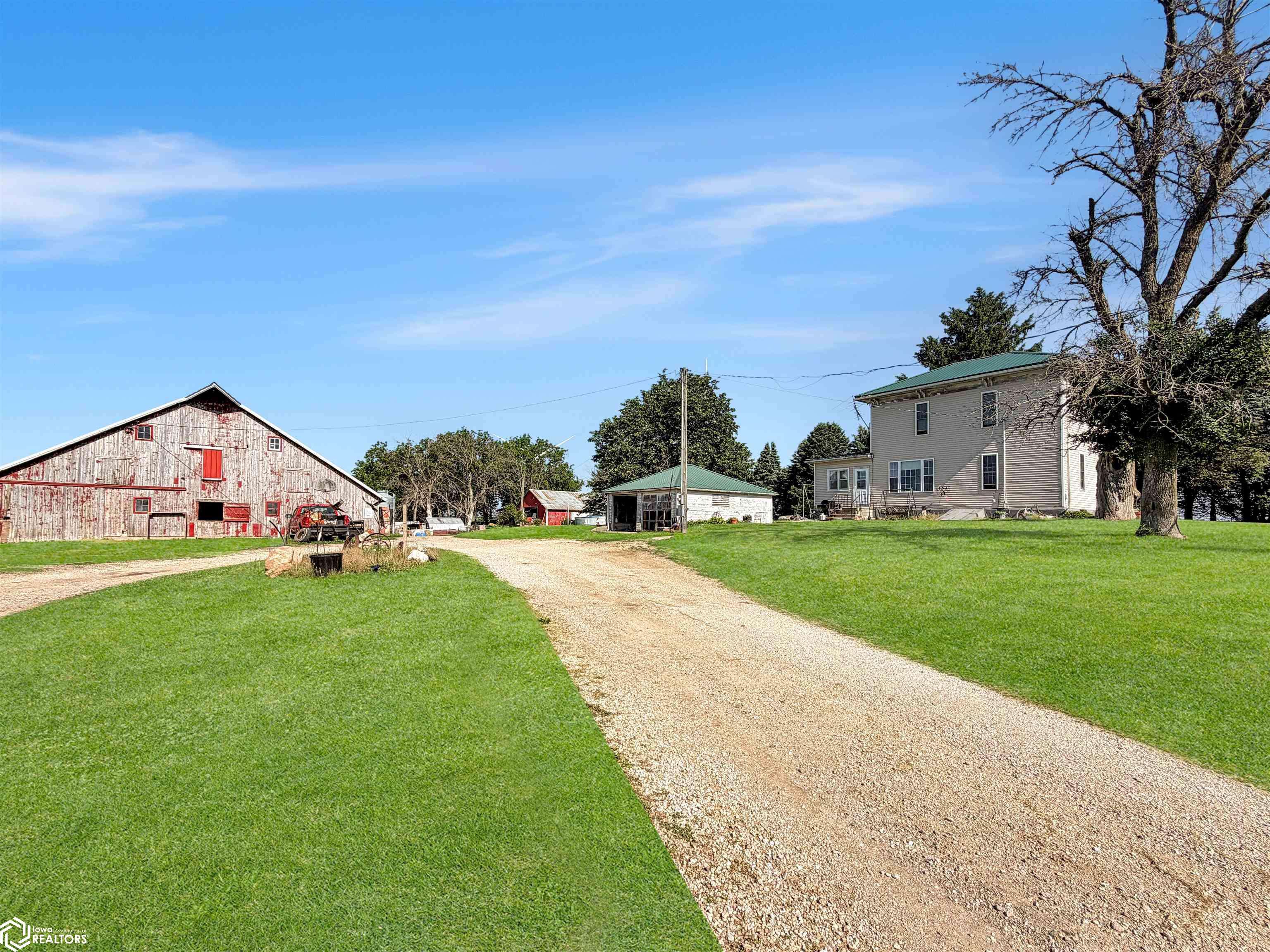 1950 F AVE, Gladbrook, IA 50635