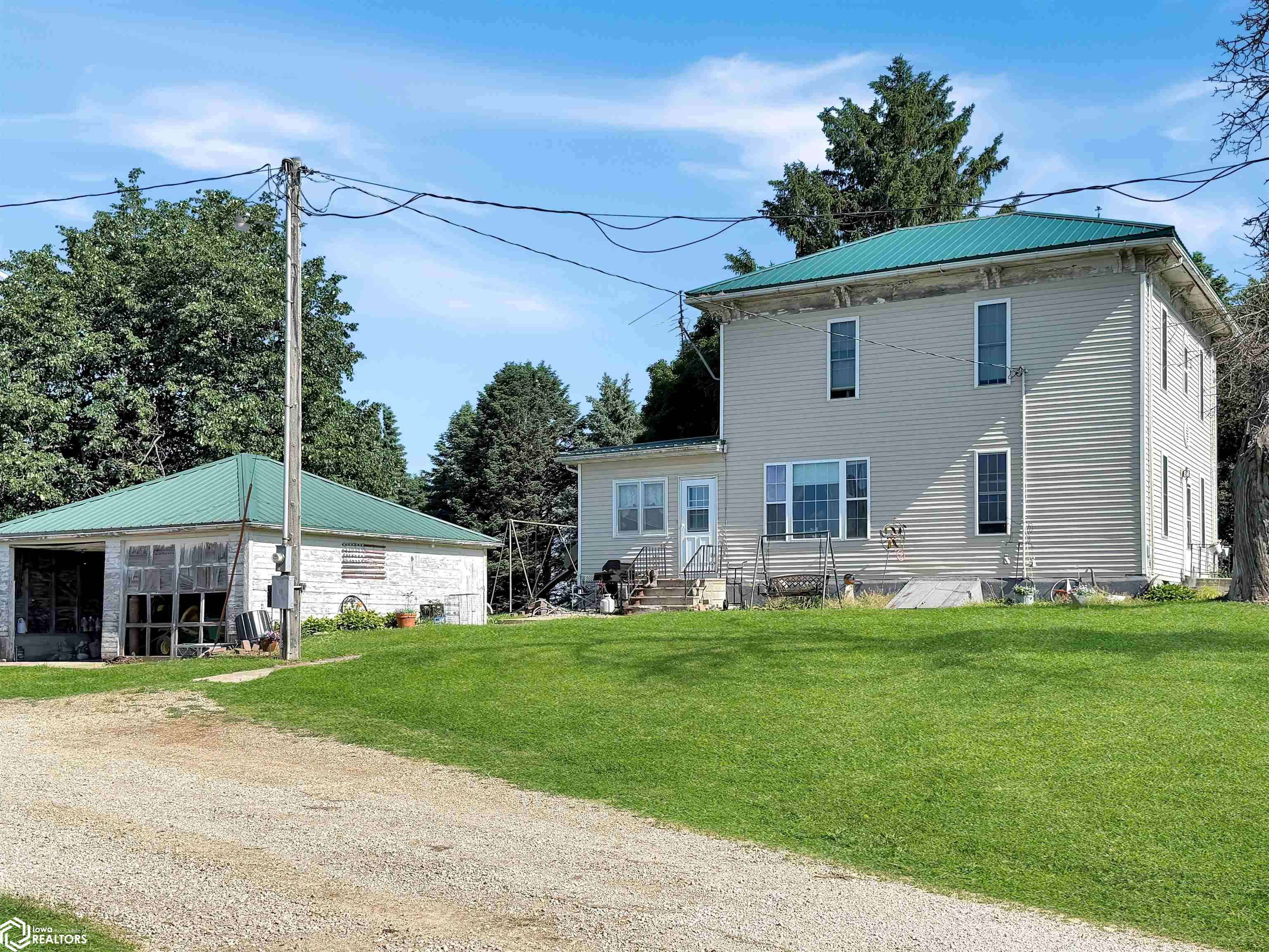 1950 F AVE, Gladbrook, IA 50635