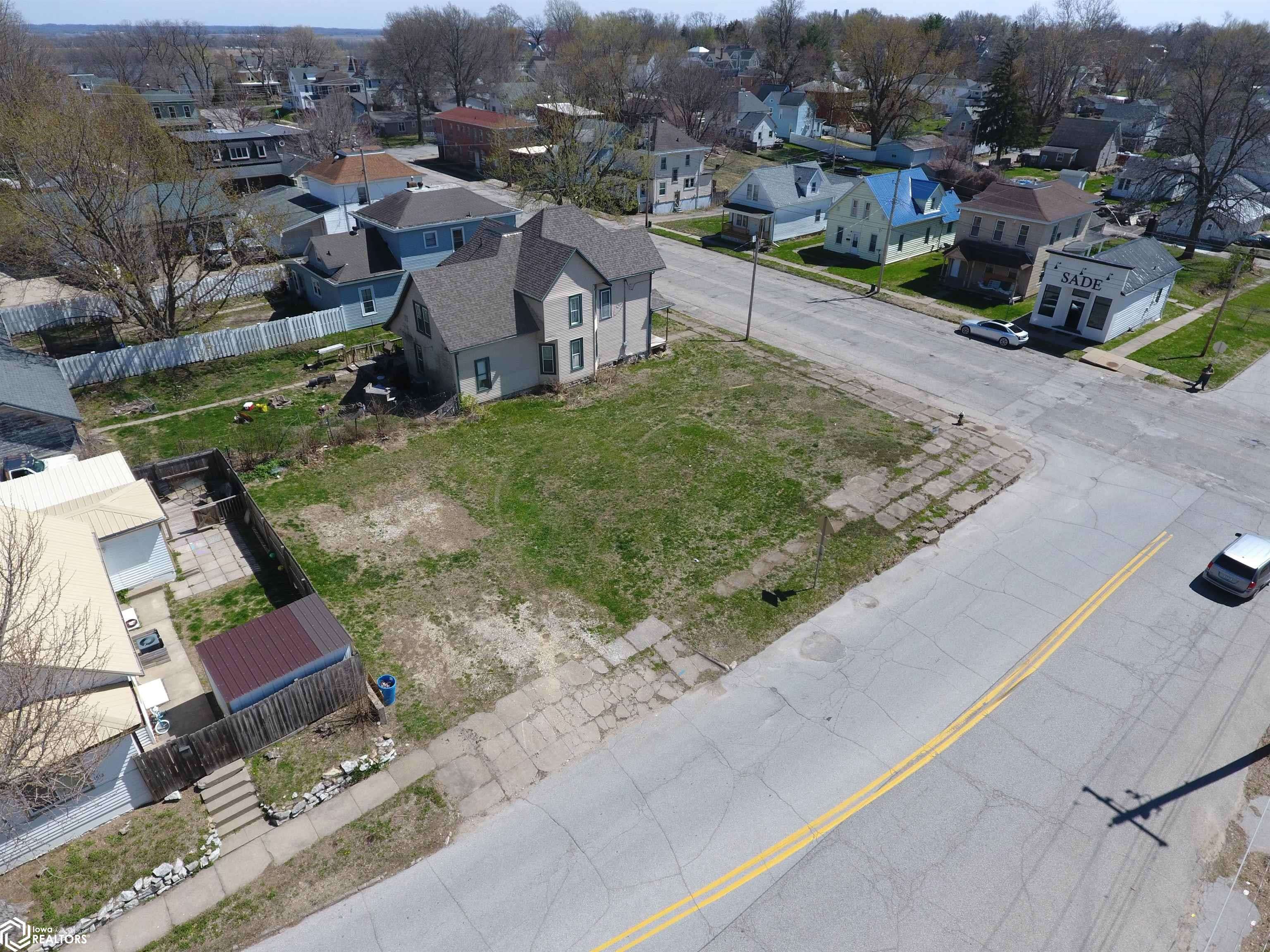 830 Oak ST, Burlington, IA 52601