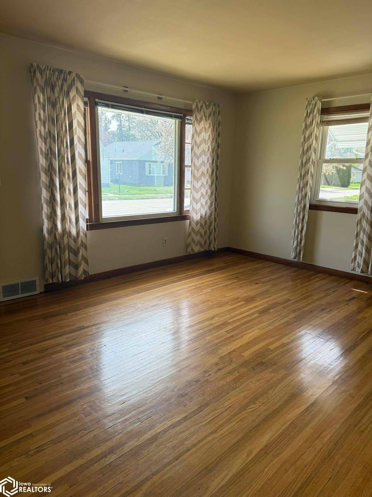 930 16th St., Mason City, IA 50401