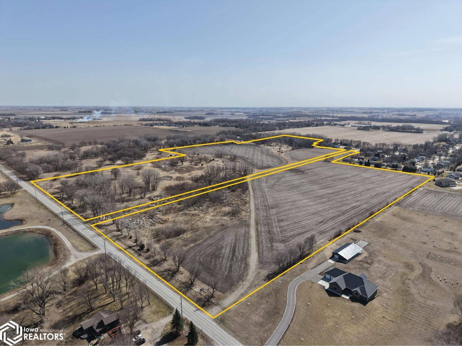 12th ST, Mason City, IA 50401