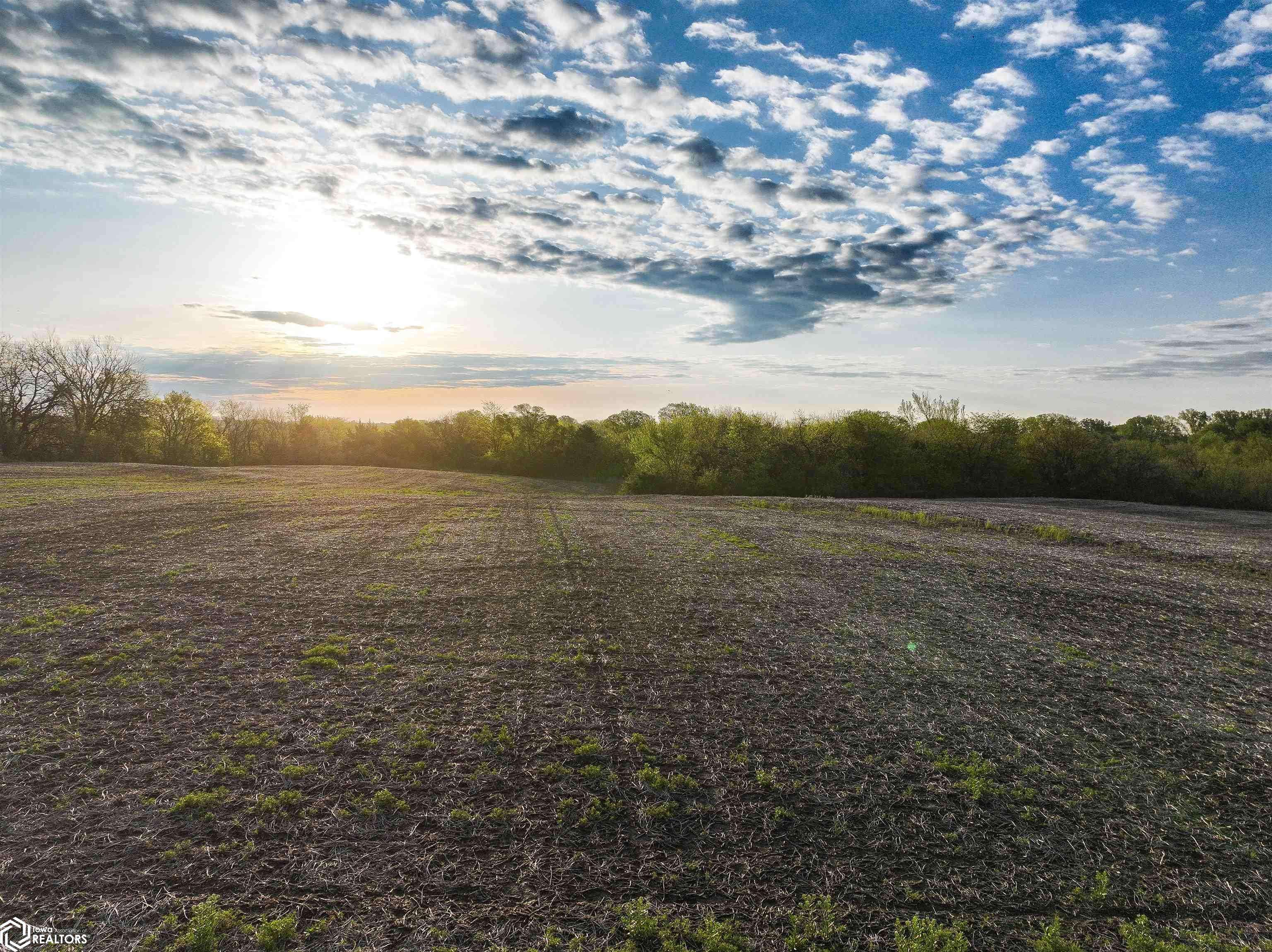 02 255th ST, Melrose, IA 52569