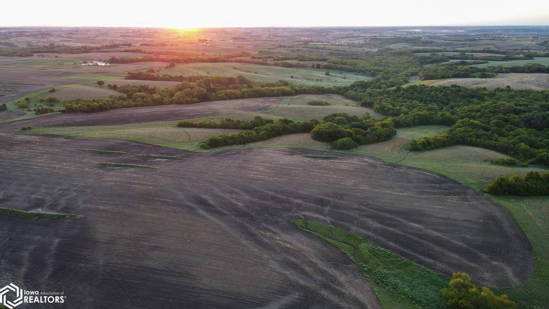 000 HWY 14, Columbia, IA 50057