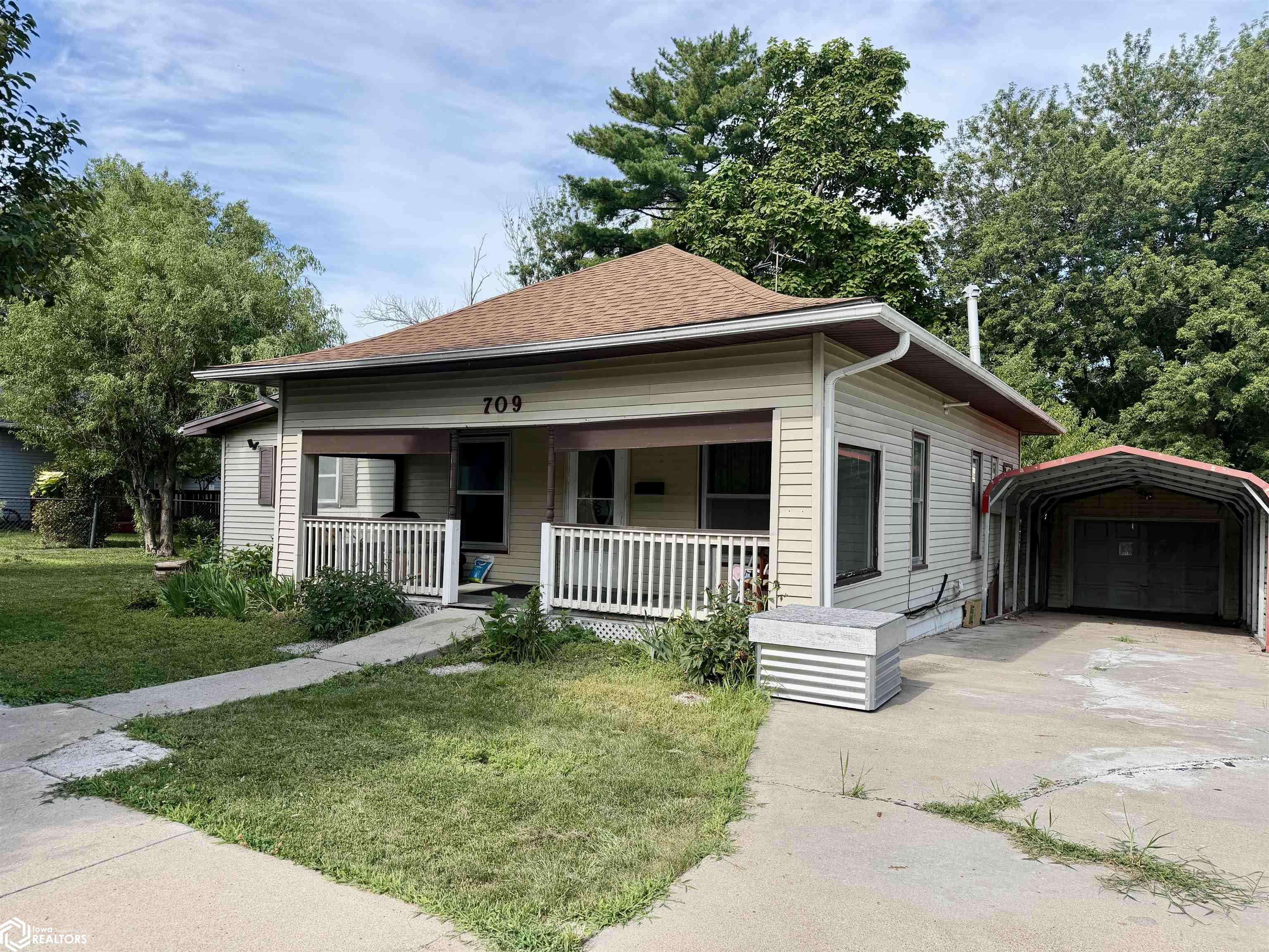 709 N 12th ST, Chariton, IA 50049
