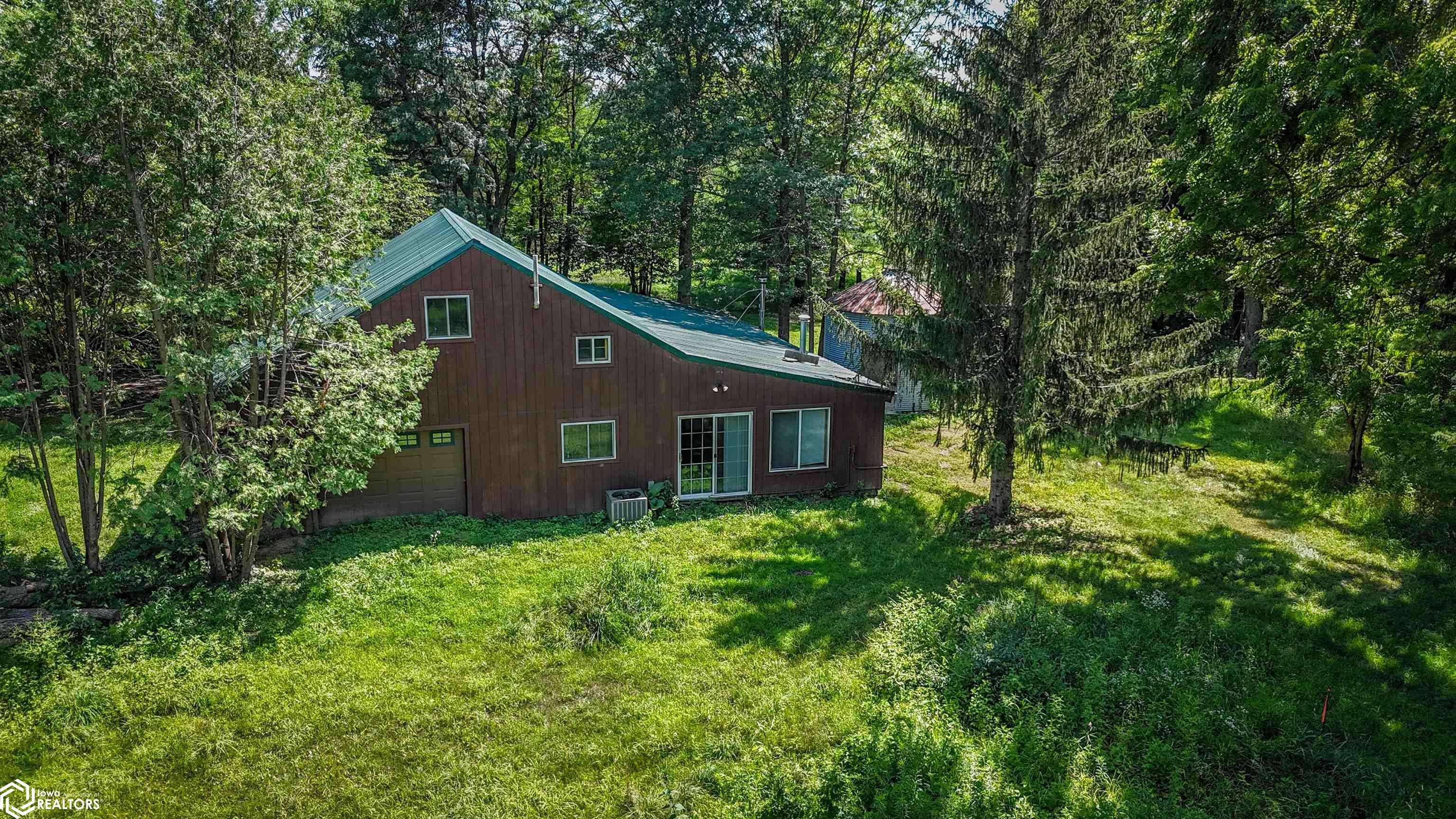 1006 Irish LN, Mount Vernon, IA 52314